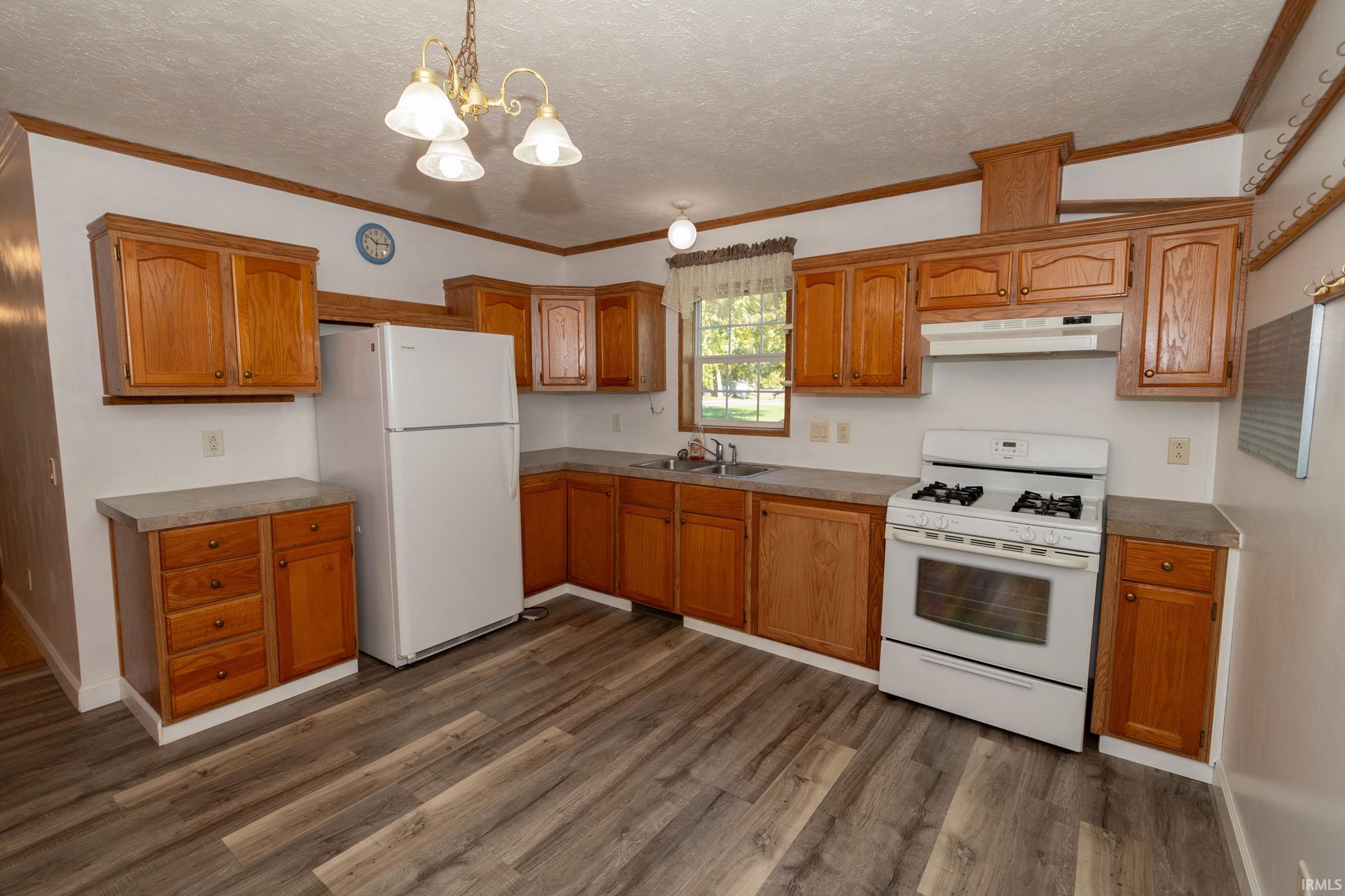 Photo 5 of 29980 Cardinal Avenue