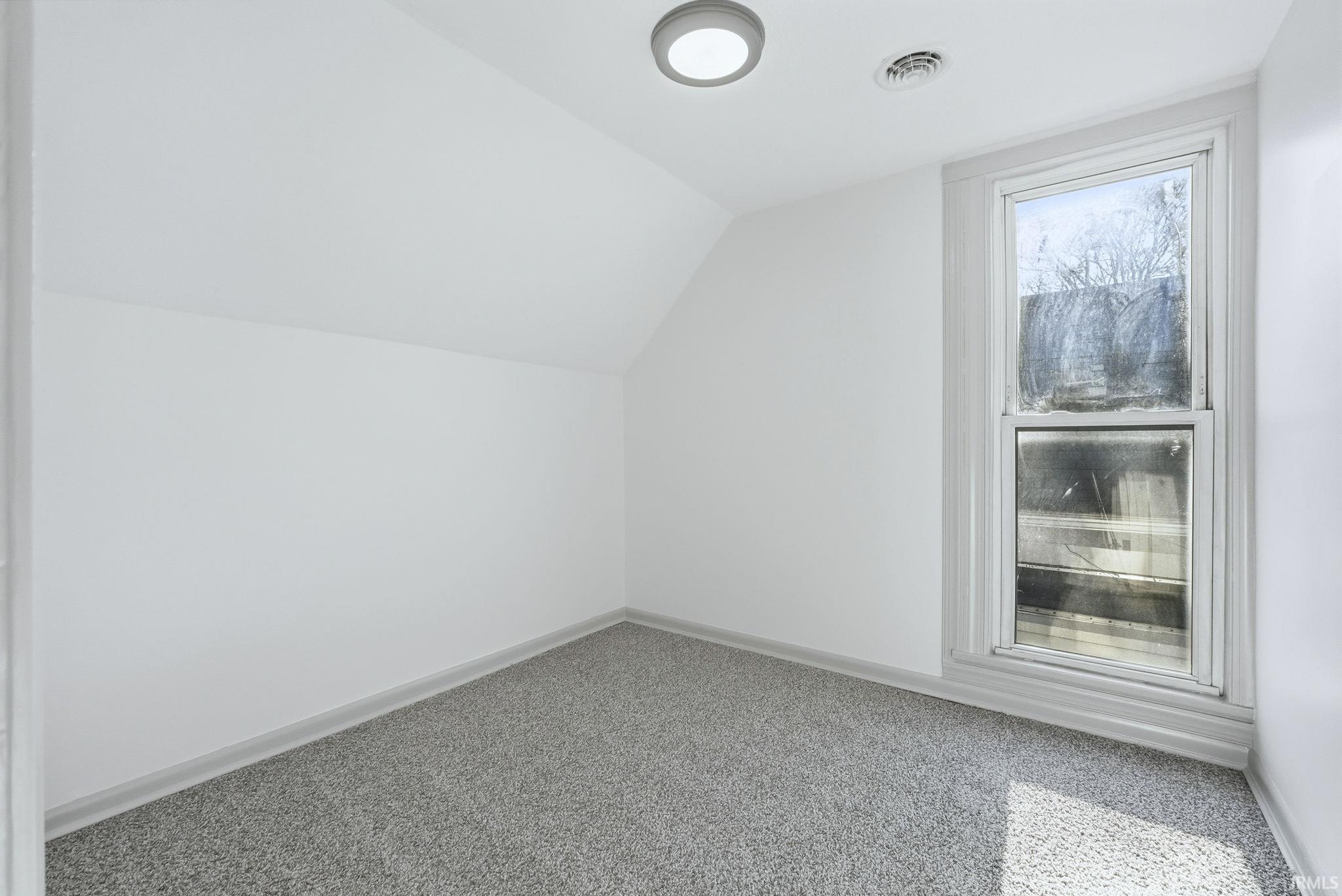 Photo 16 of 325 N Lafontaine Street