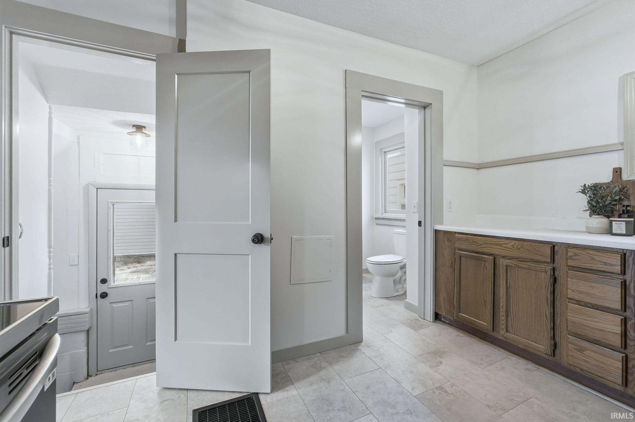 Photo 18 of 325 N Lafontaine Street