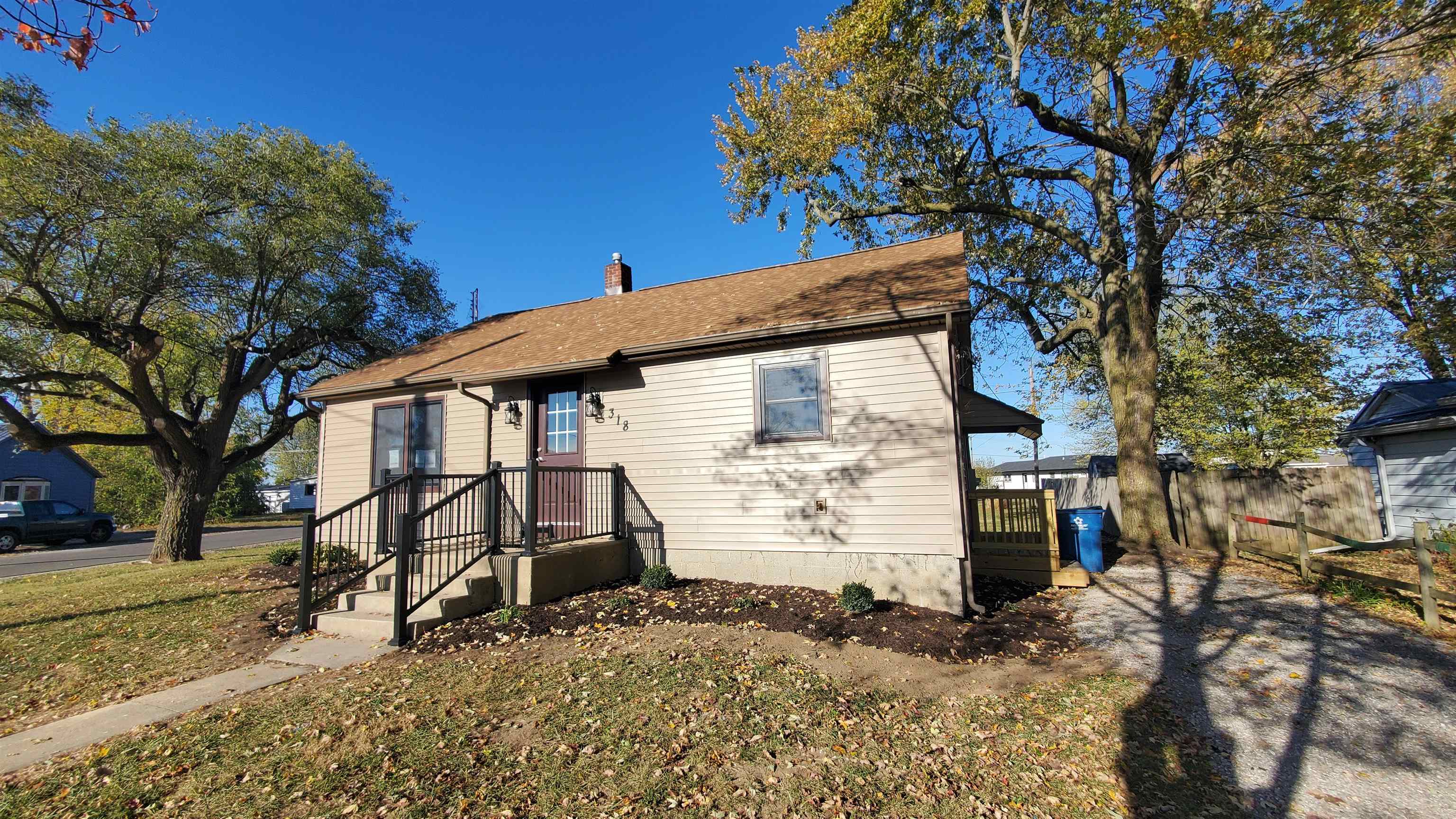 Photo 1 of 318 W Barnhart Street