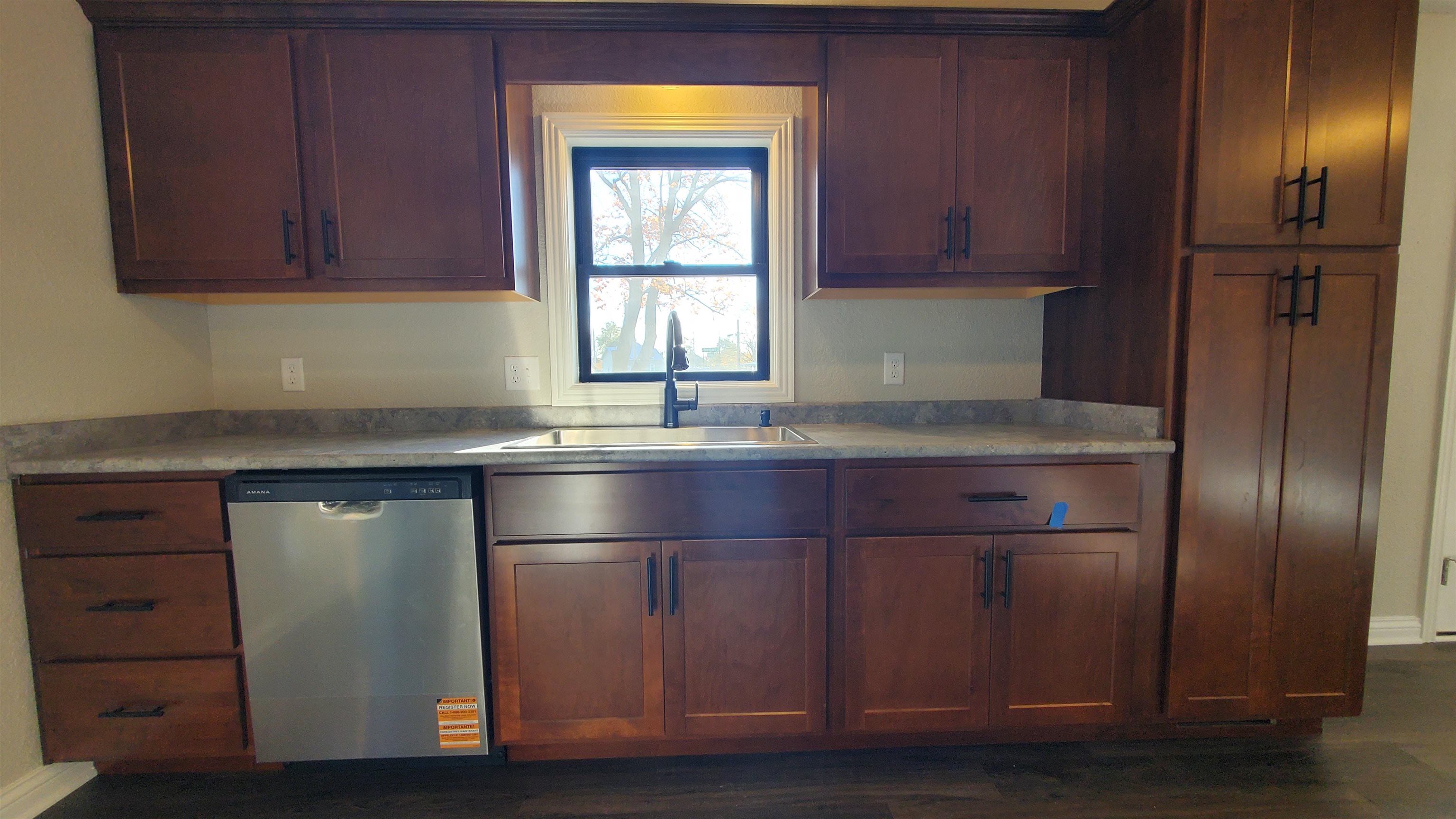 Photo 10 of 318 W Barnhart Street