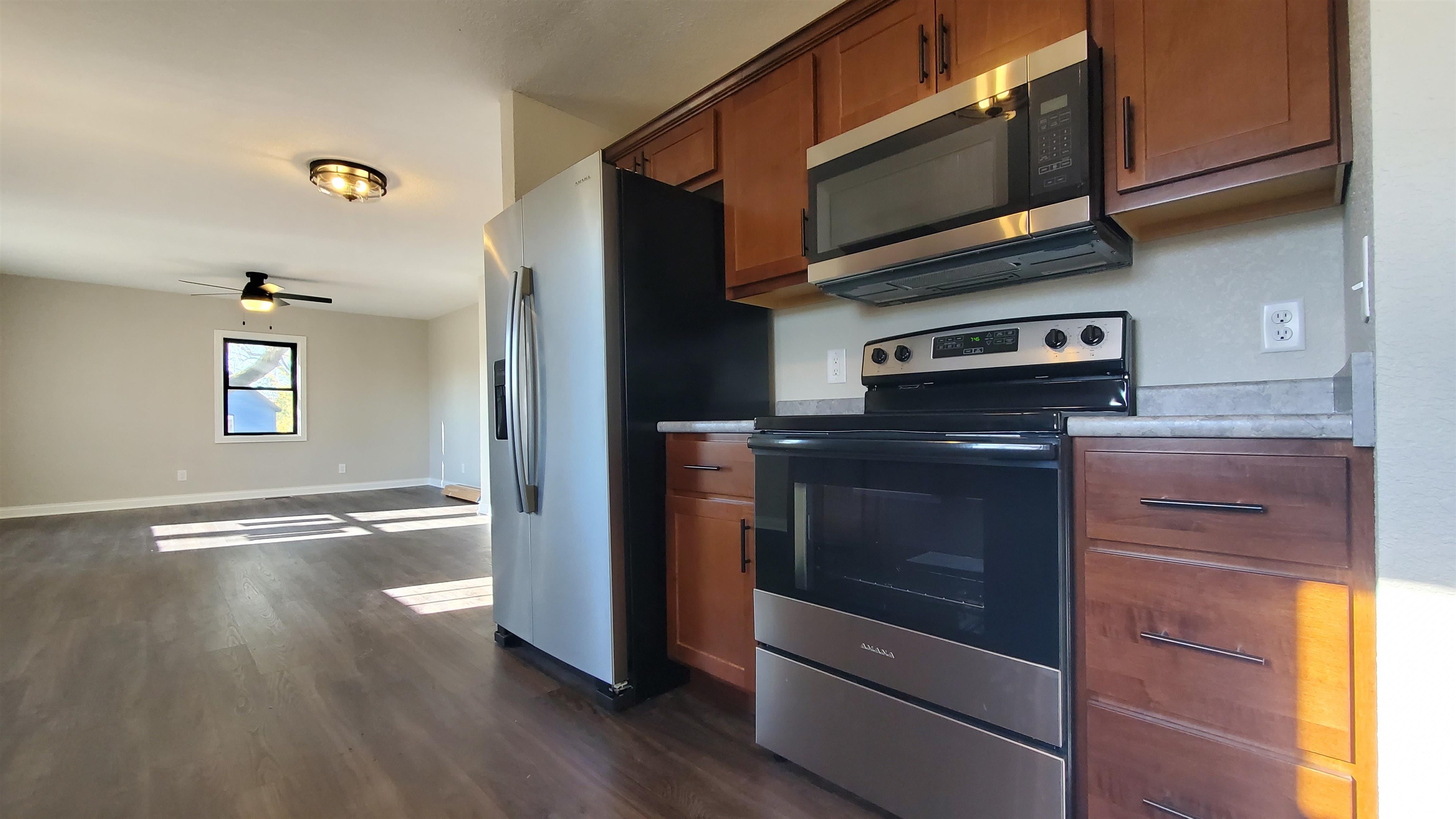 Photo 11 of 318 W Barnhart Street