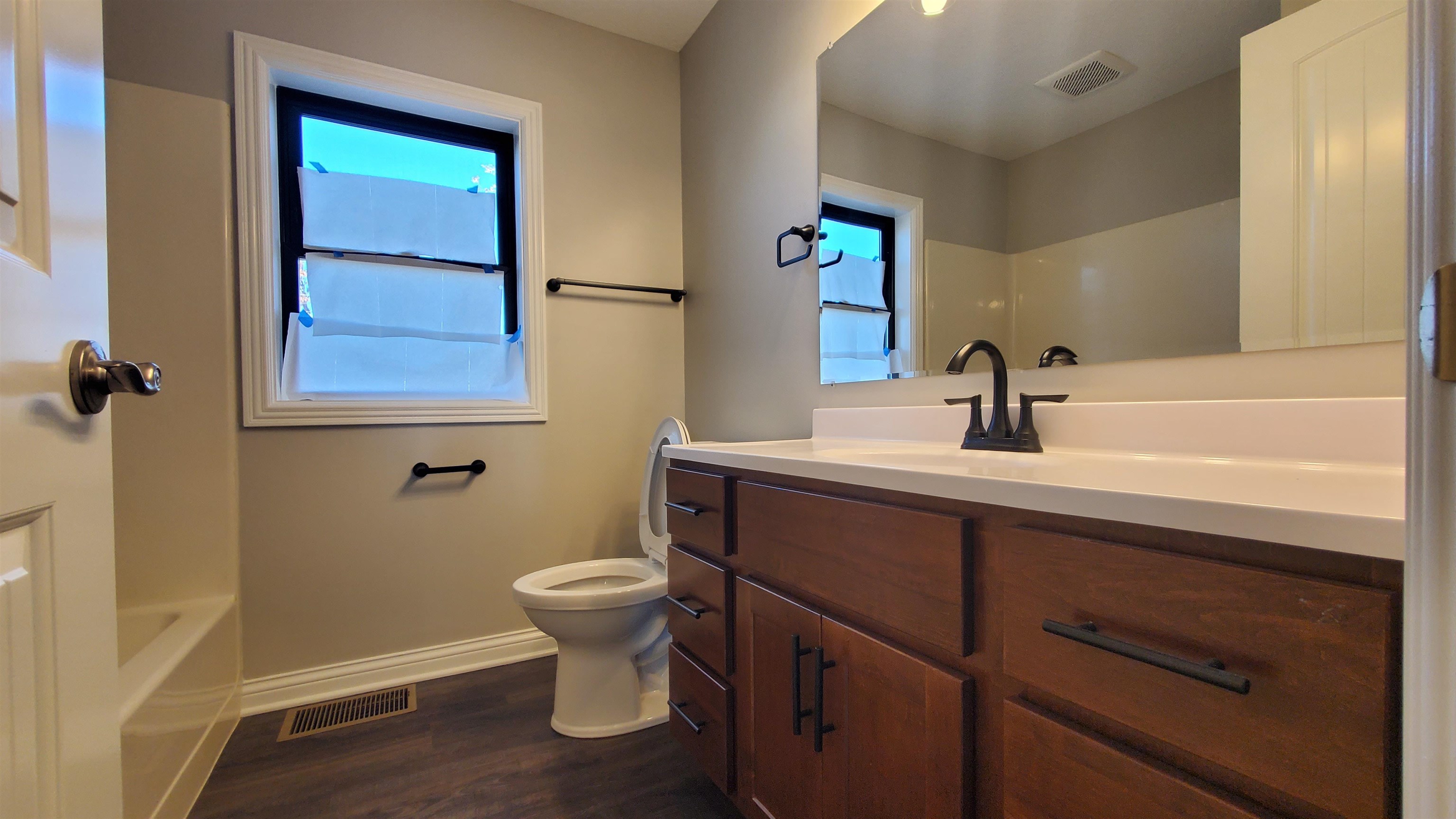 Photo 13 of 318 W Barnhart Street