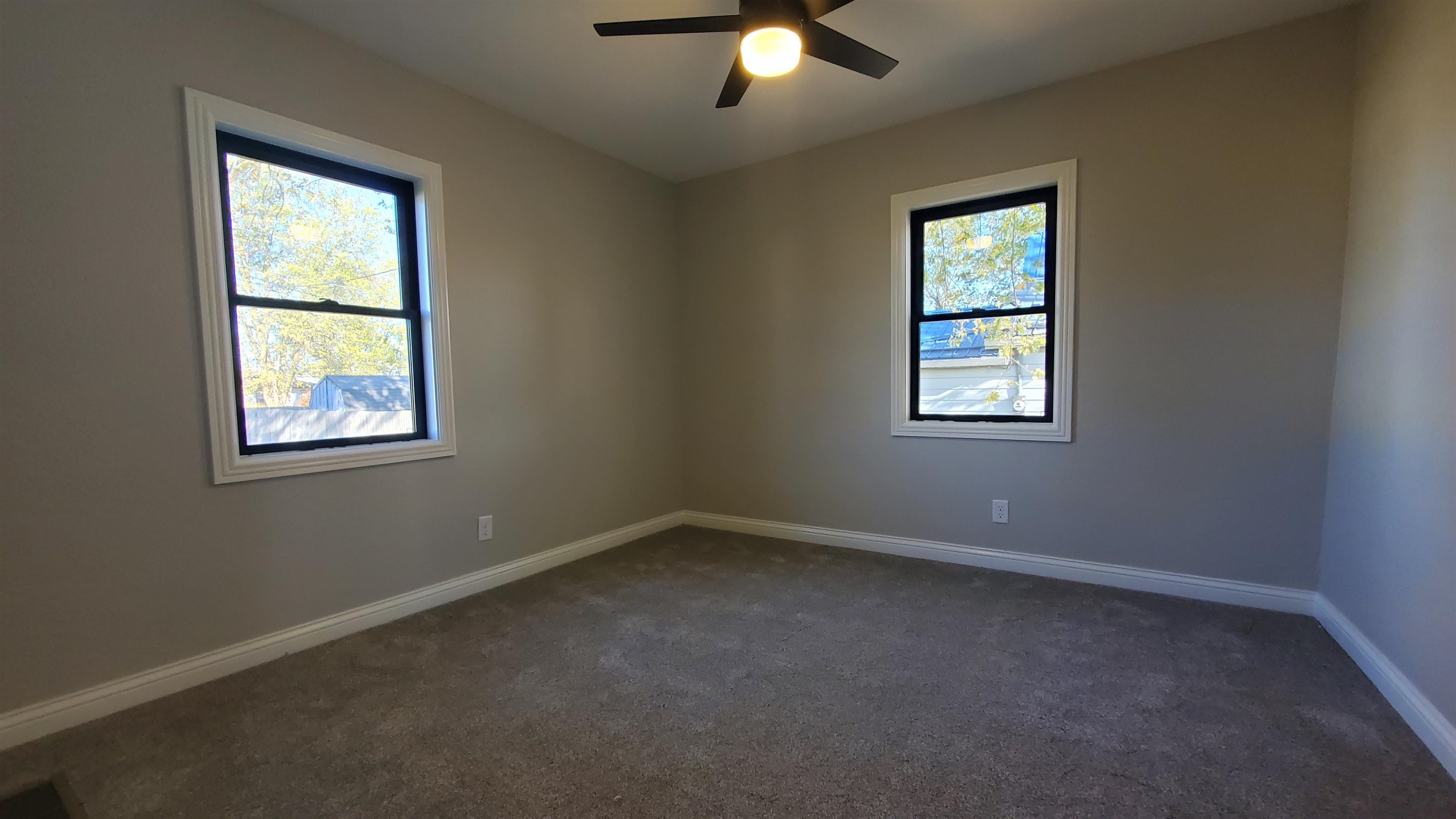 Photo 14 of 318 W Barnhart Street