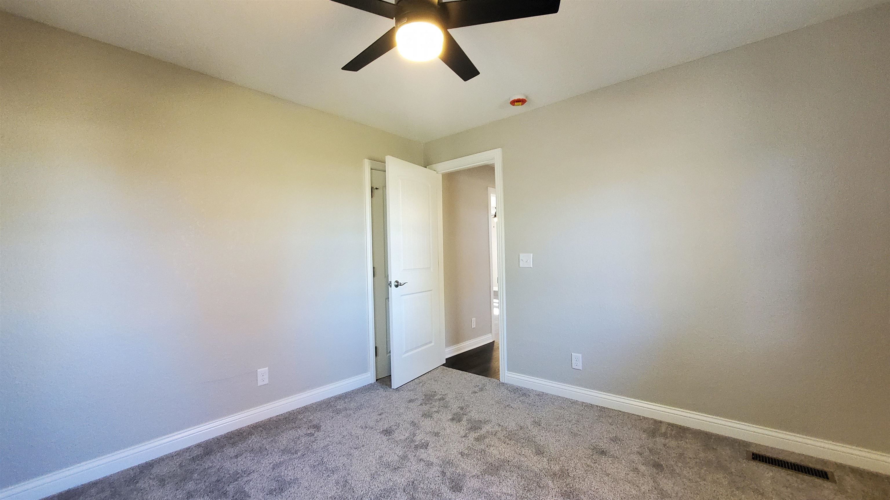 Photo 15 of 318 W Barnhart Street