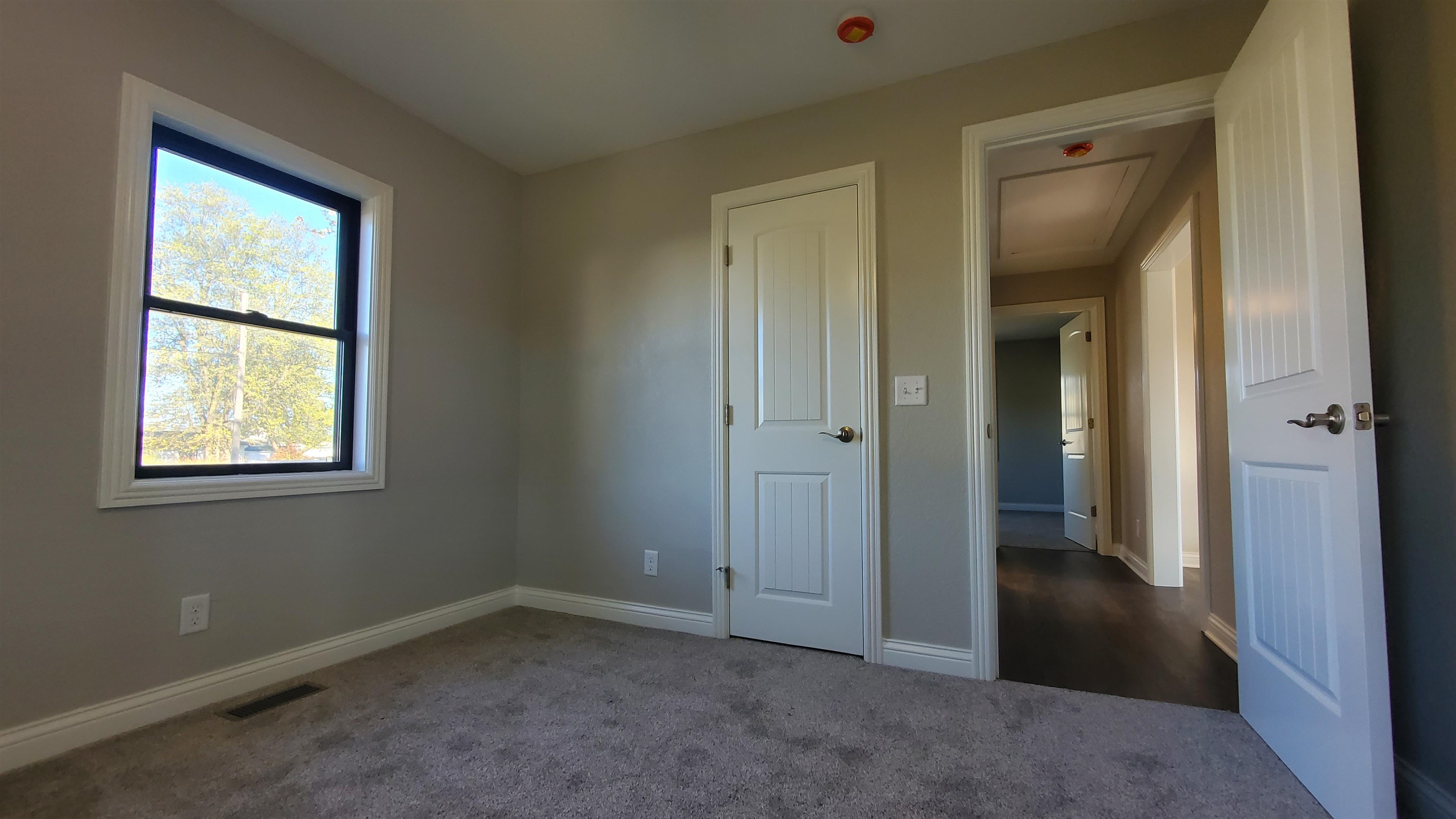 Photo 17 of 318 W Barnhart Street