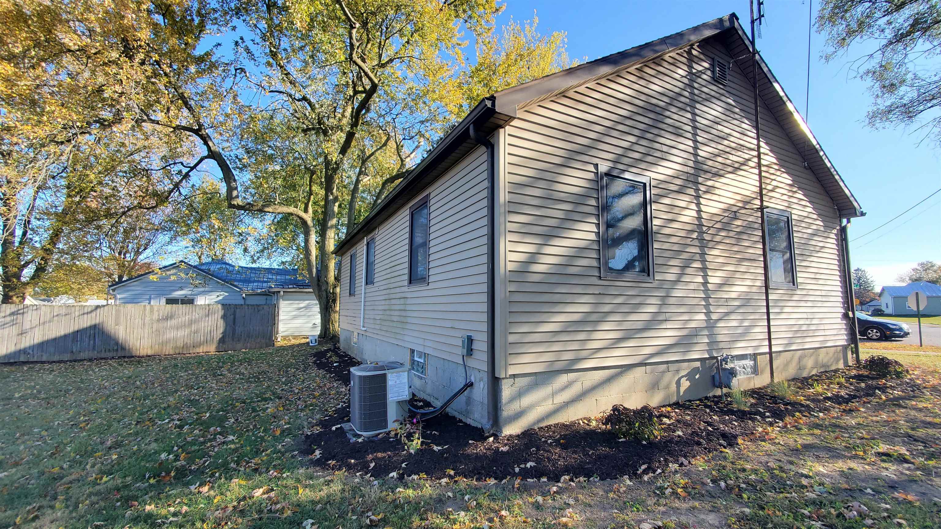 Photo 22 of 318 W Barnhart Street