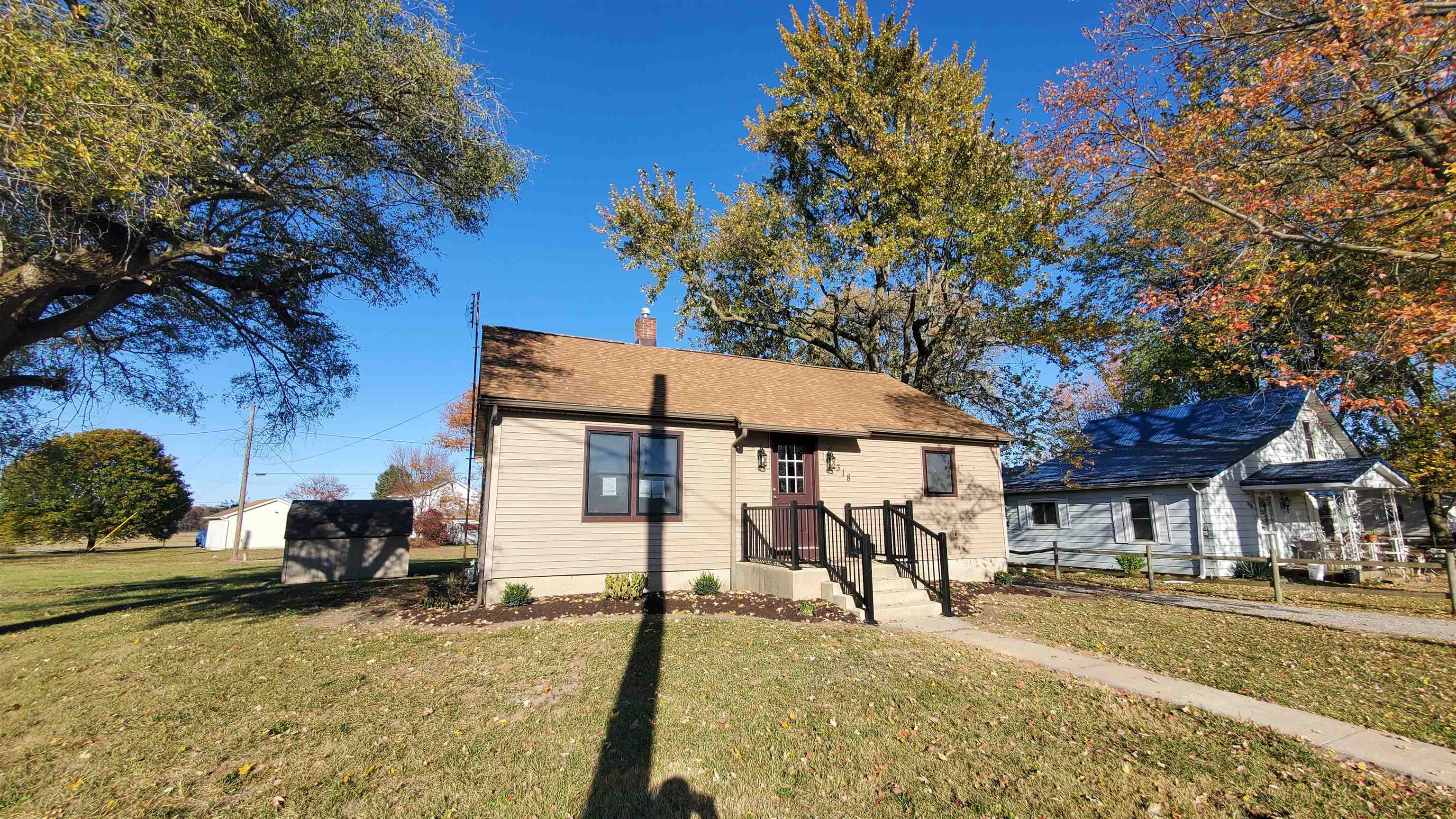 Photo 25 of 318 W Barnhart Street