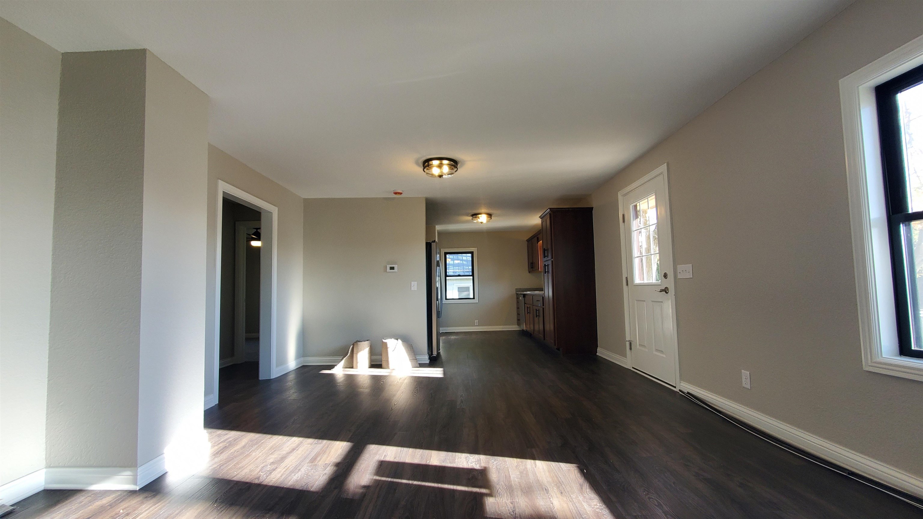 Photo 5 of 318 W Barnhart Street