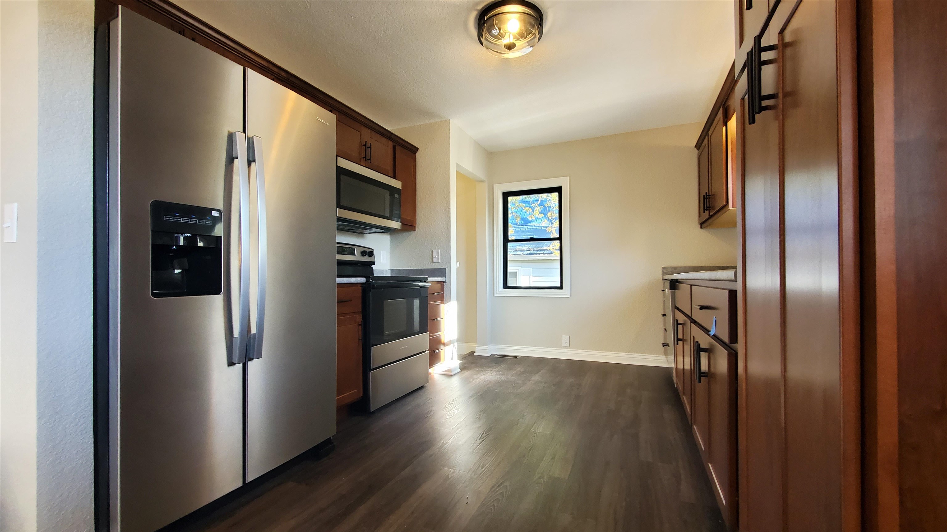 Photo 8 of 318 W Barnhart Street