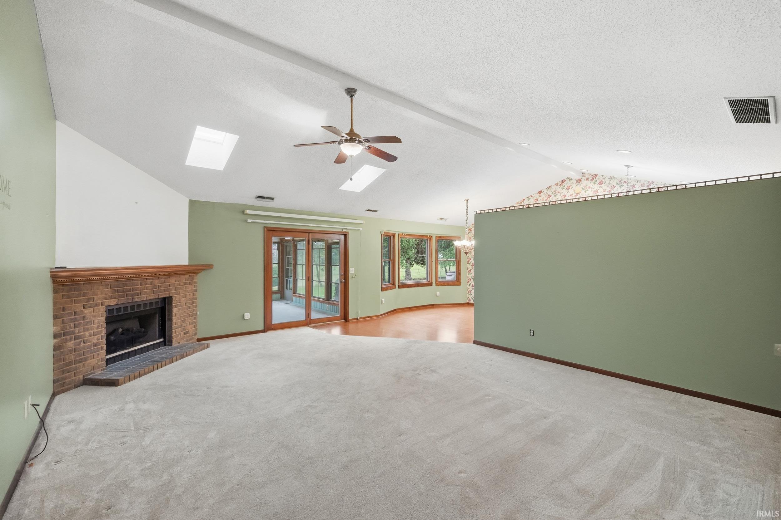 Photo 2 of 1011 Elm Street