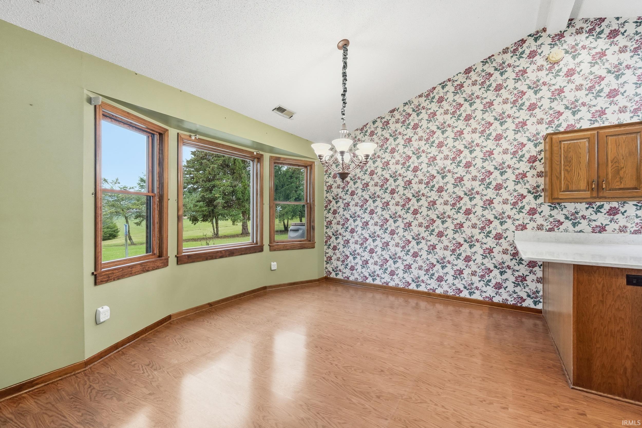 Photo 5 of 1011 Elm Street