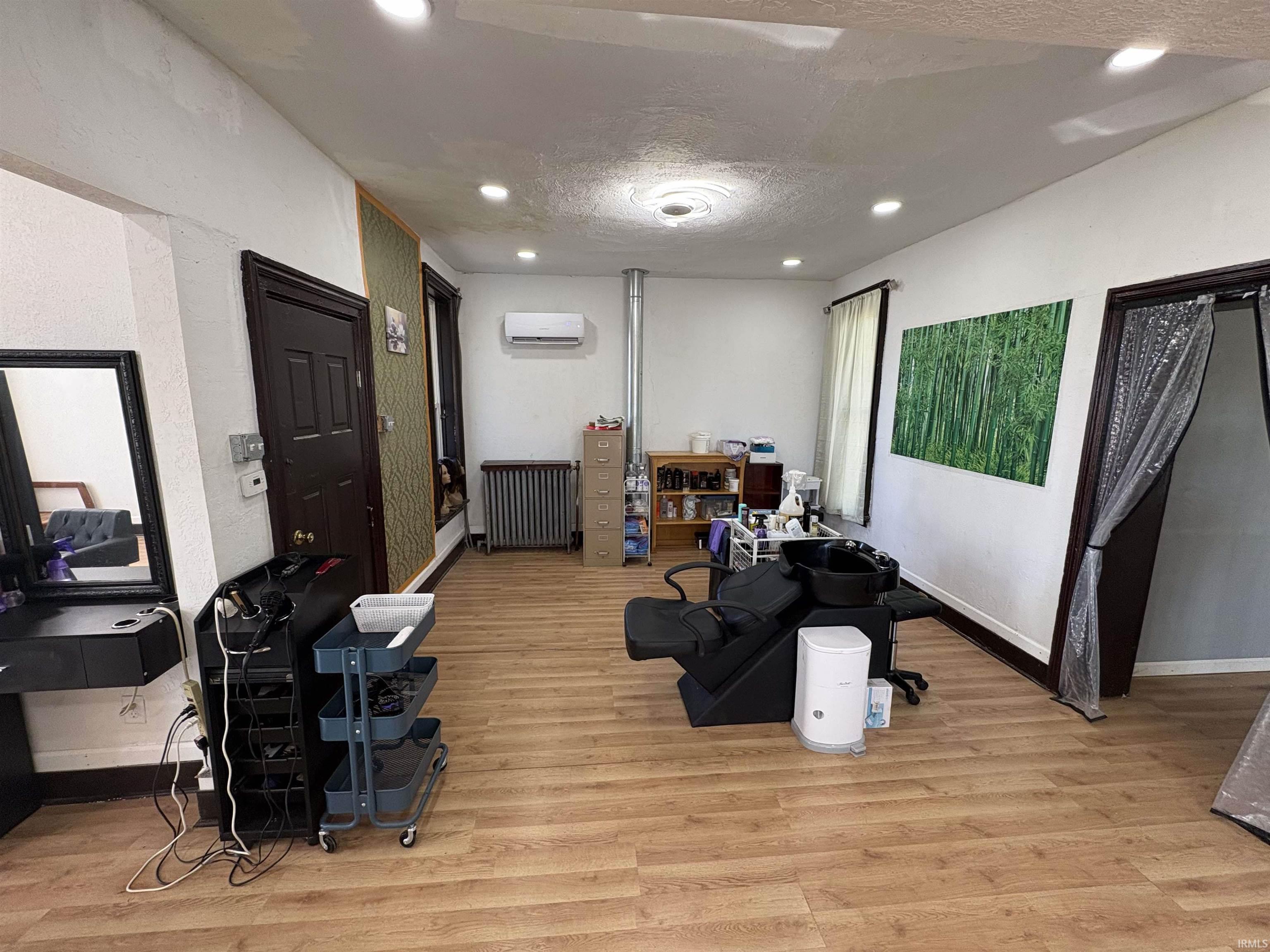 Photo 10 of 613 E Lewis Street