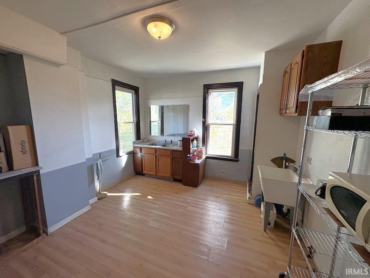 Photo 12 of 613 E Lewis Street