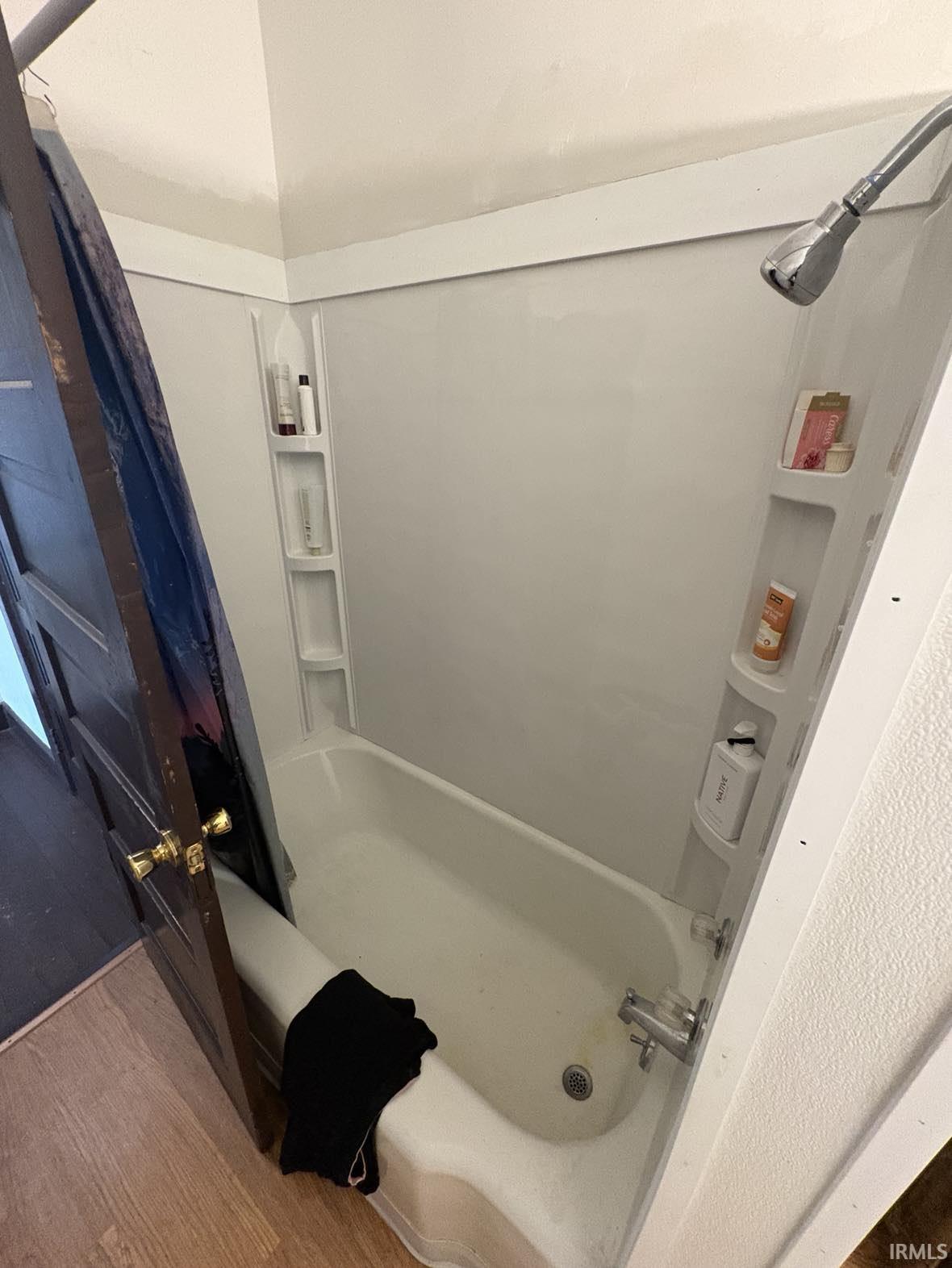 Photo 16 of 613 E Lewis Street