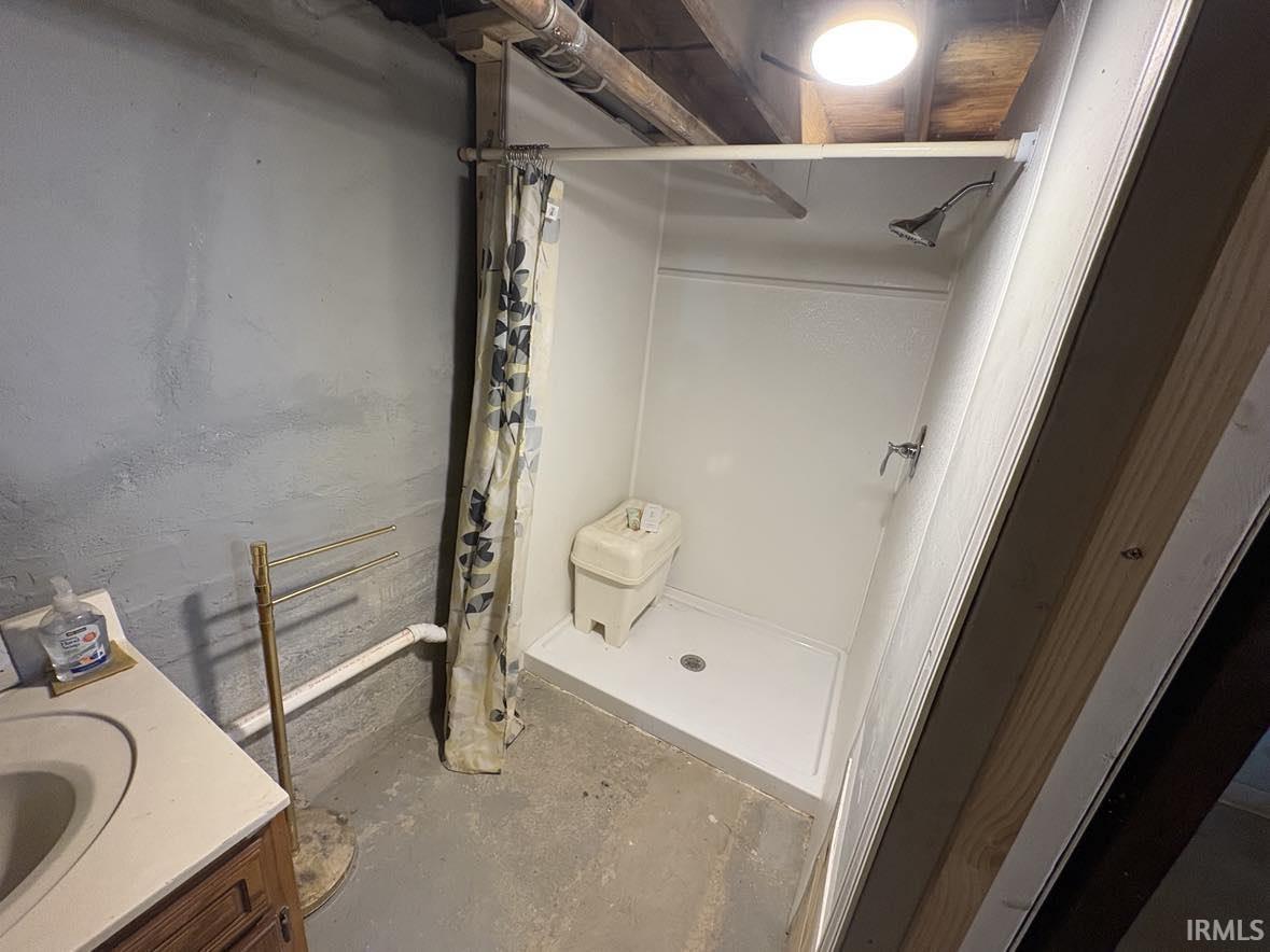 Photo 21 of 613 E Lewis Street