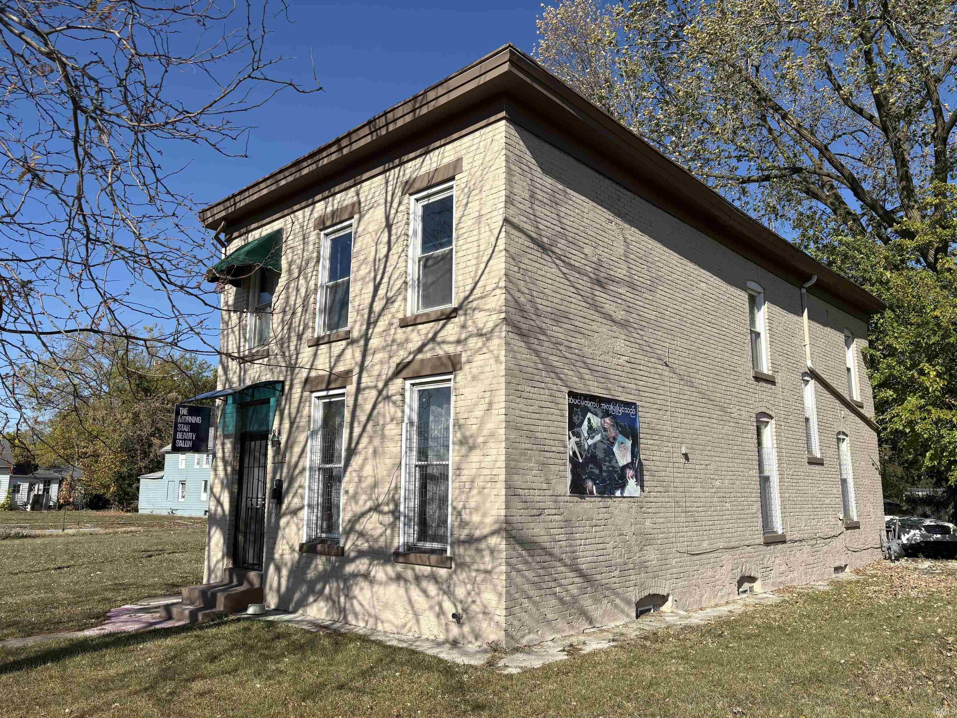 Photo 1 of 613 E Lewis Street