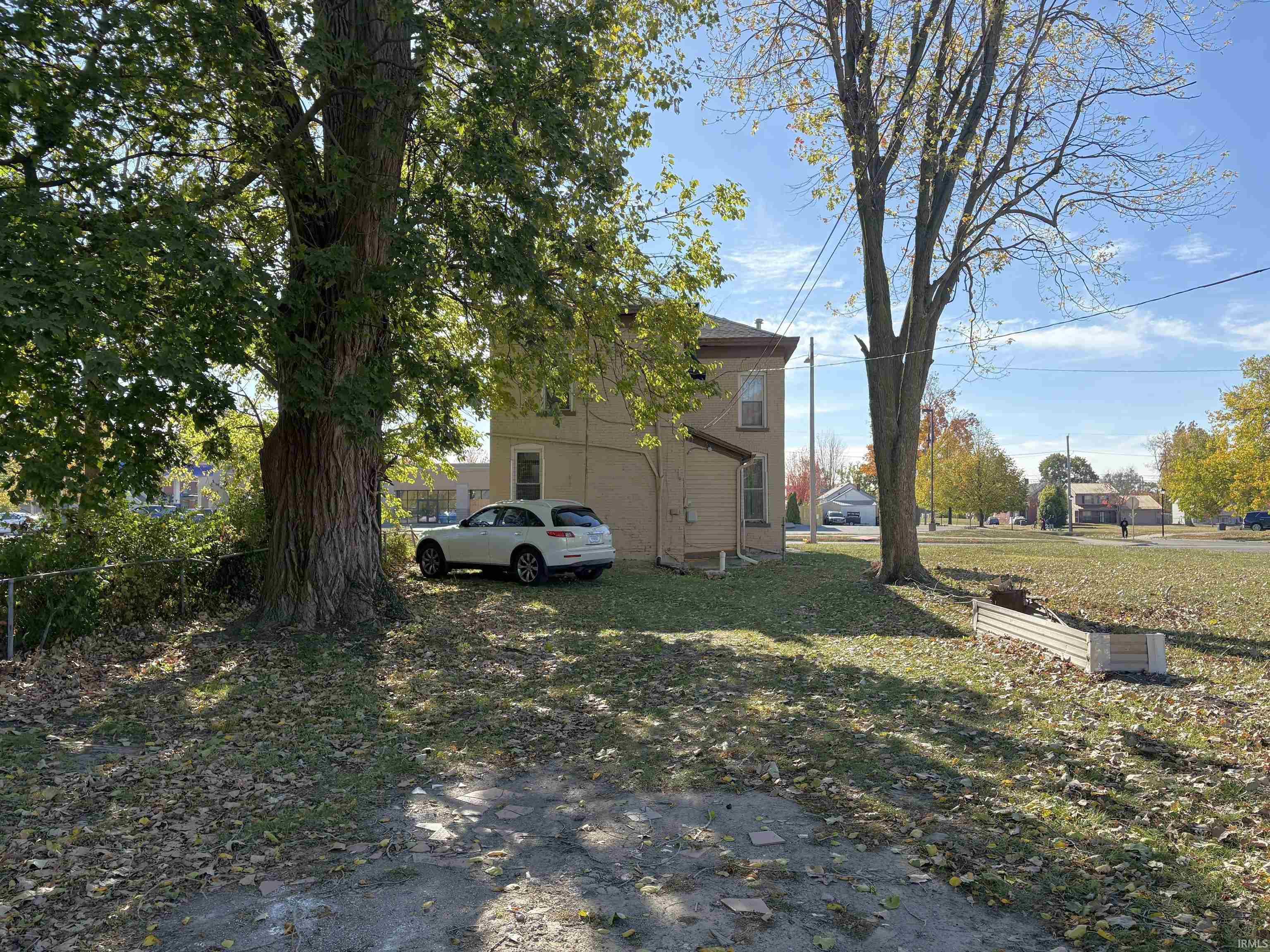 Photo 6 of 613 E Lewis Street