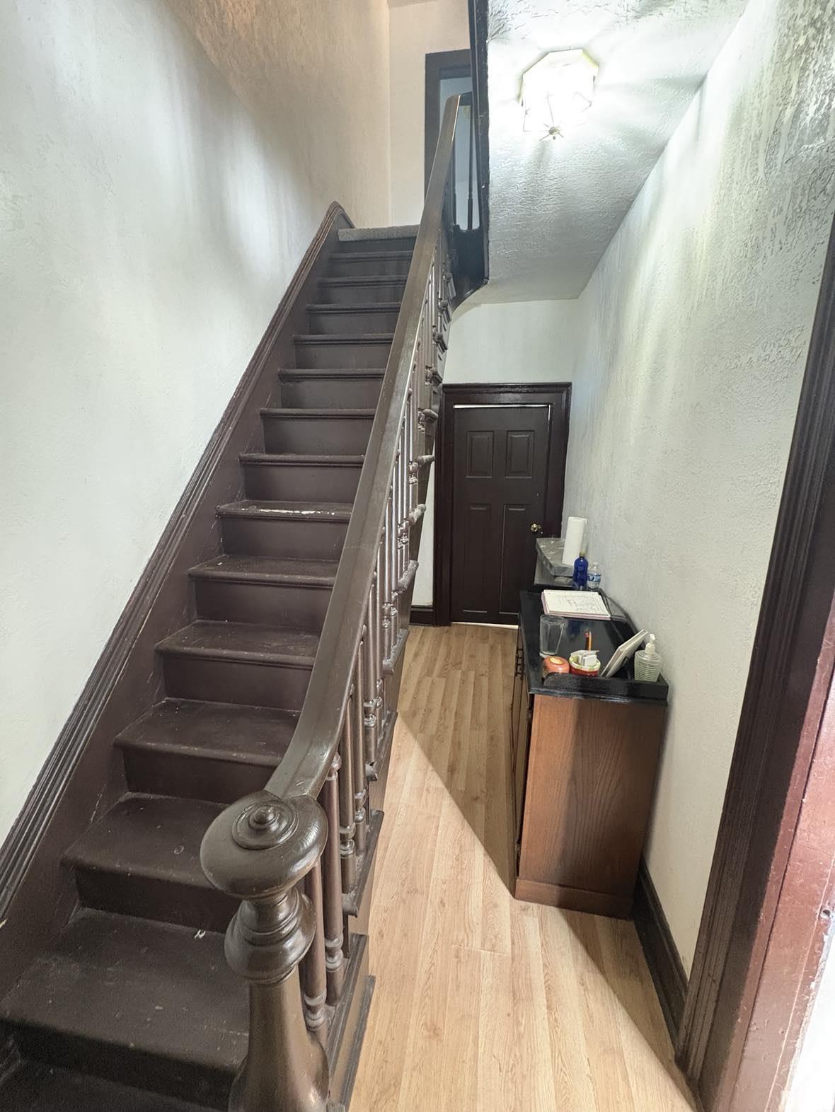 Photo 7 of 613 E Lewis Street