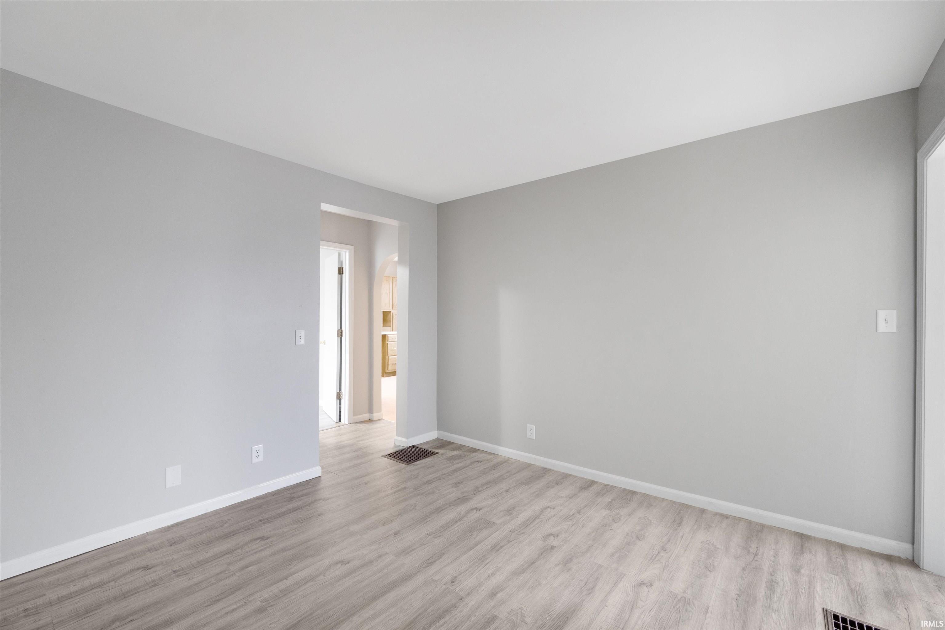 Photo 13 of 3930 N Clinton Street