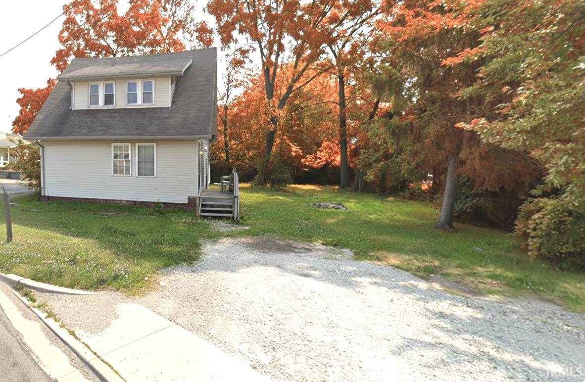 Photo 2 of 3930 N Clinton Street