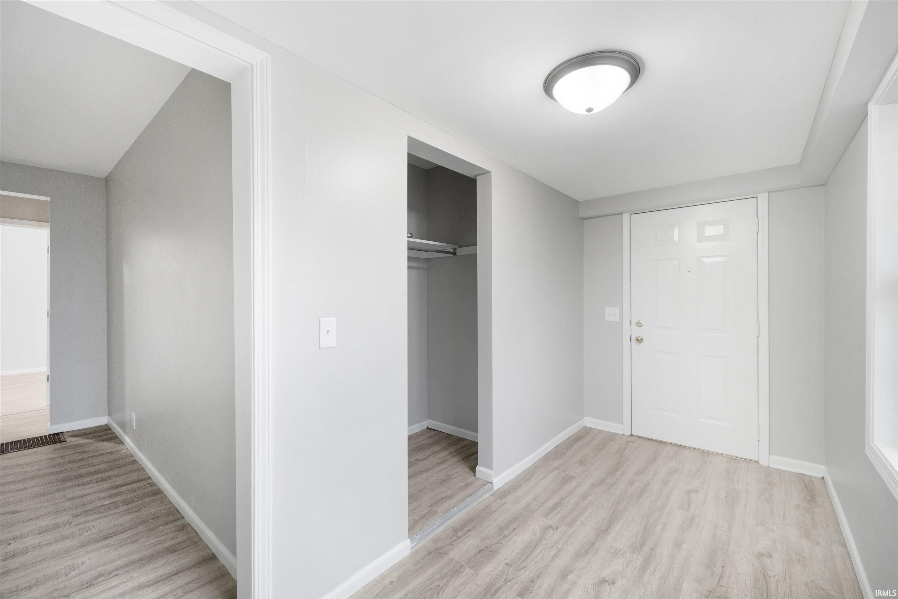 Photo 4 of 3930 N Clinton Street