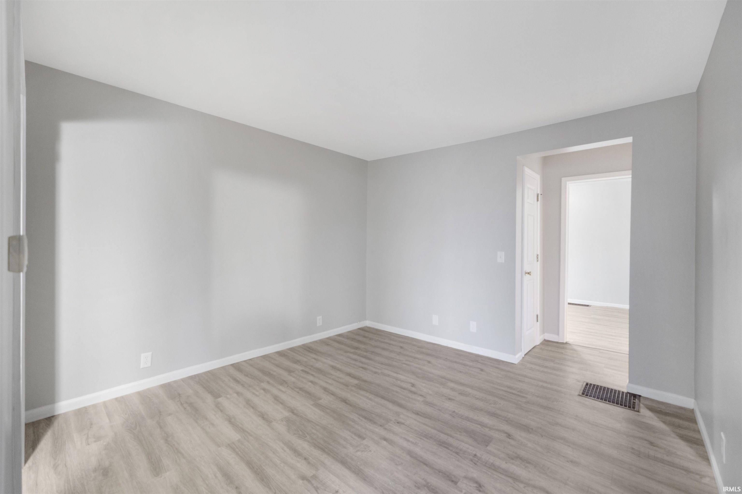 Photo 5 of 3930 N Clinton Street