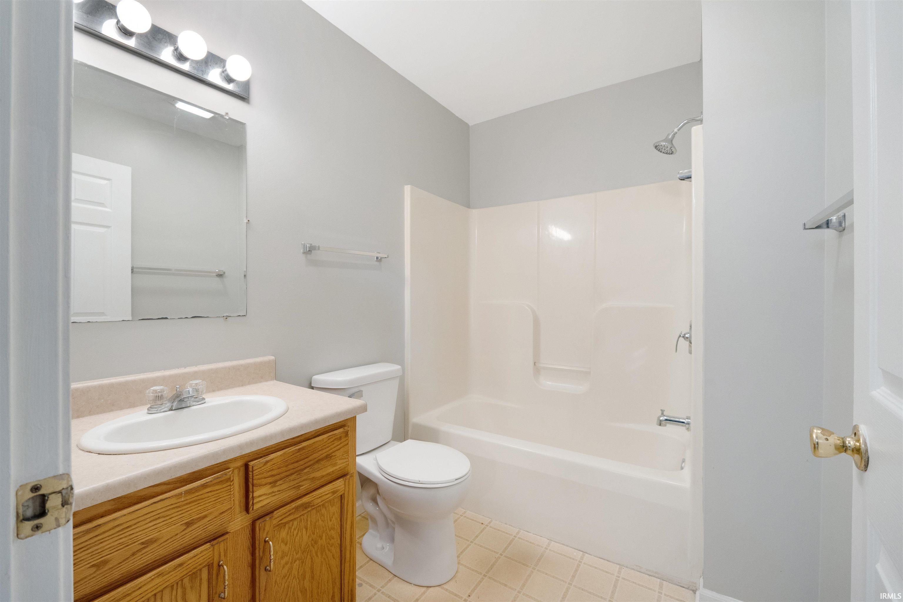 Photo 9 of 3930 N Clinton Street