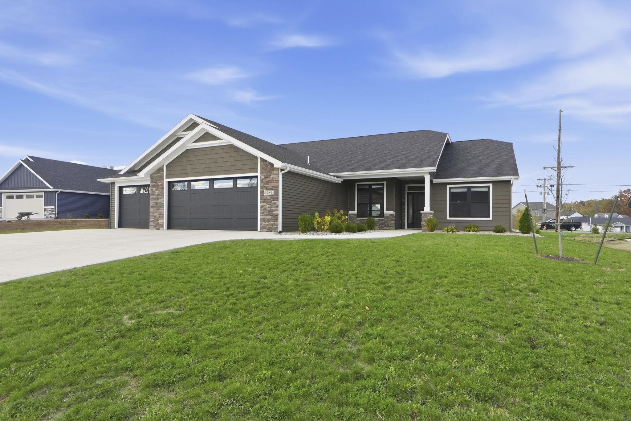 Photo 1 of 1989 Eastland Crossing