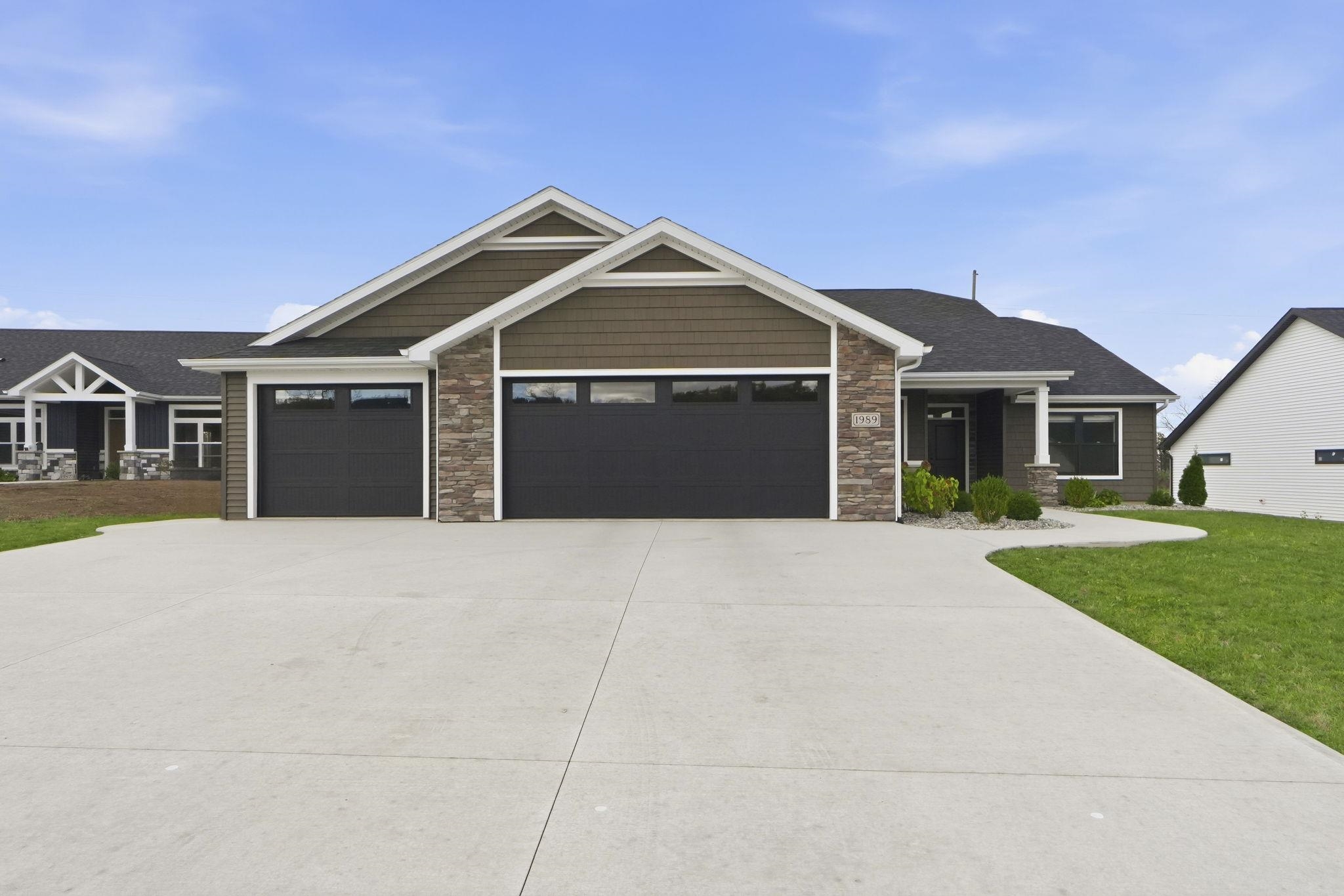 Photo 2 of 1989 Eastland Crossing