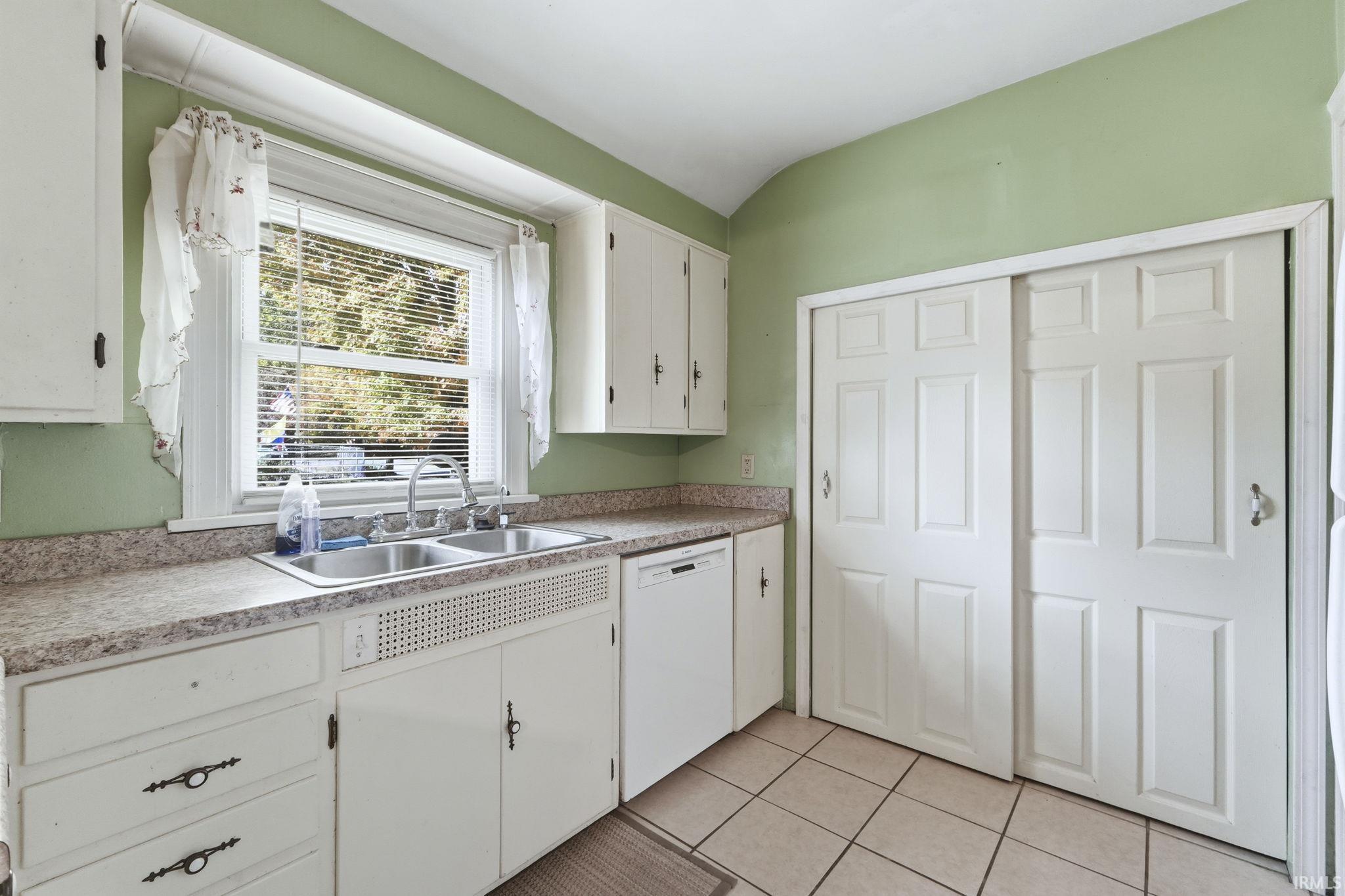 Photo 14 of 3702 Hiawatha Boulevard