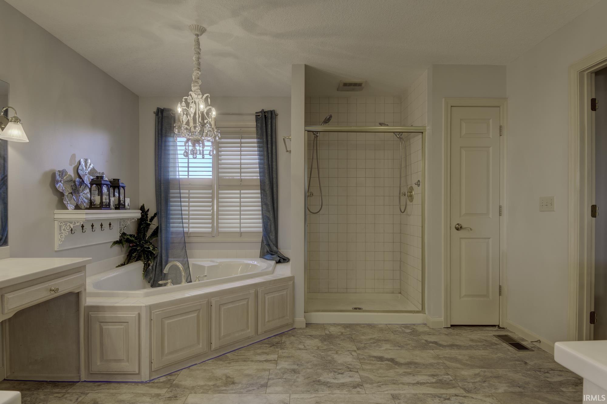 Photo 8 of 214 Eagle Crest Court