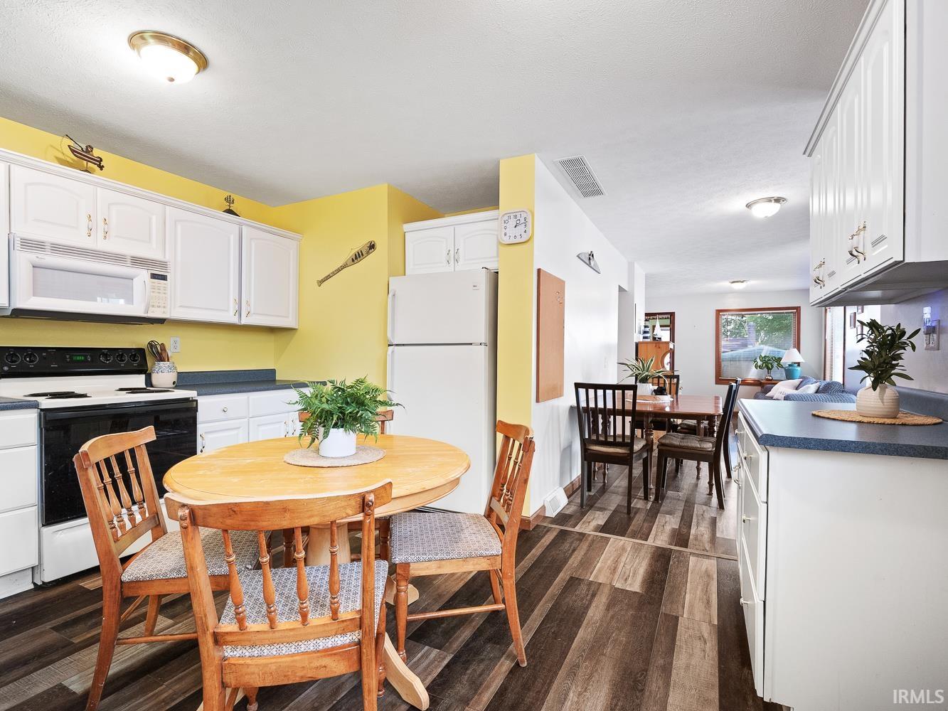 Photo 14 of 919 S Haug Street