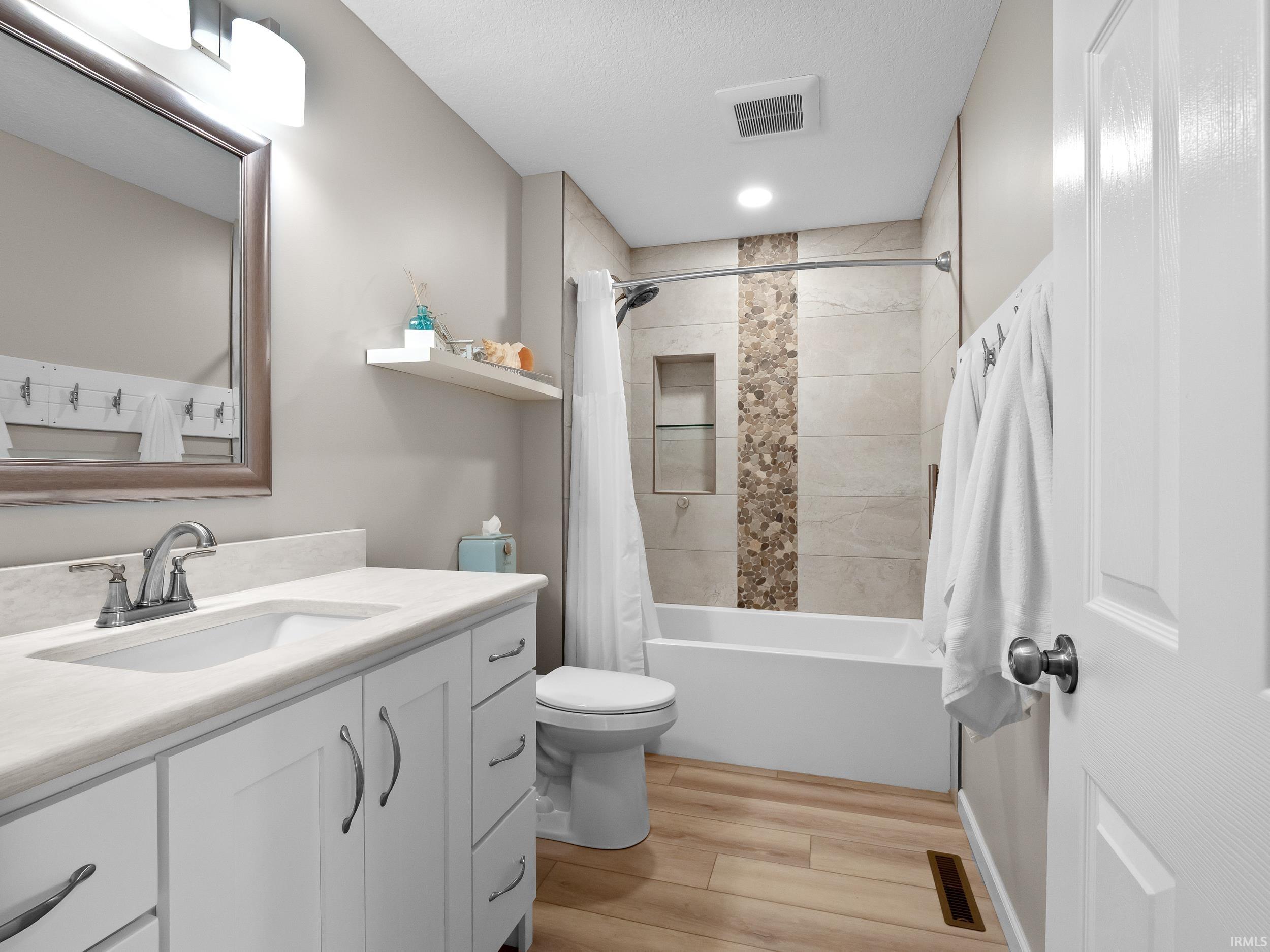 Photo 31 of 700 S Lakeside Drive