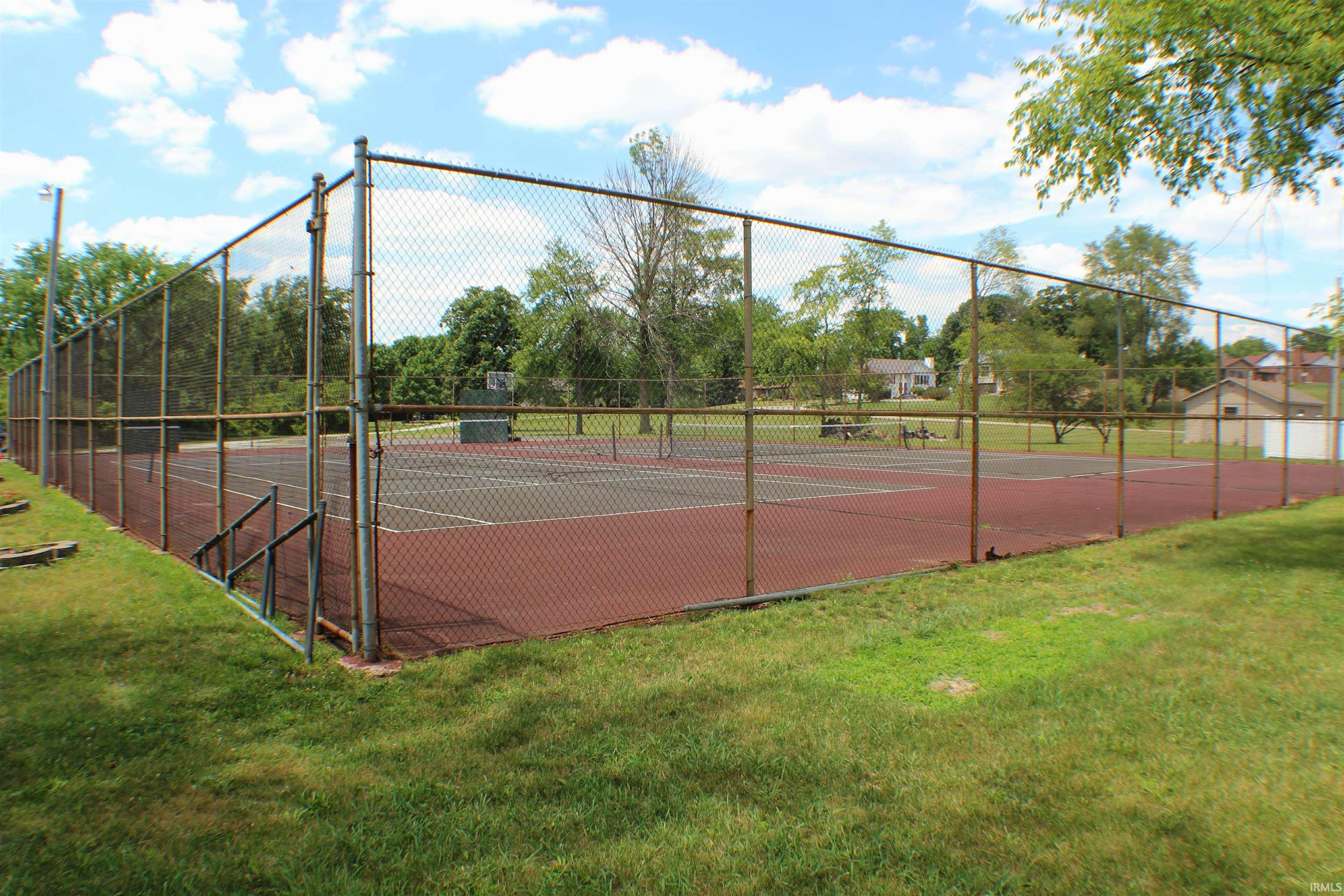 Photo 10 of 4140 Woodland Ct