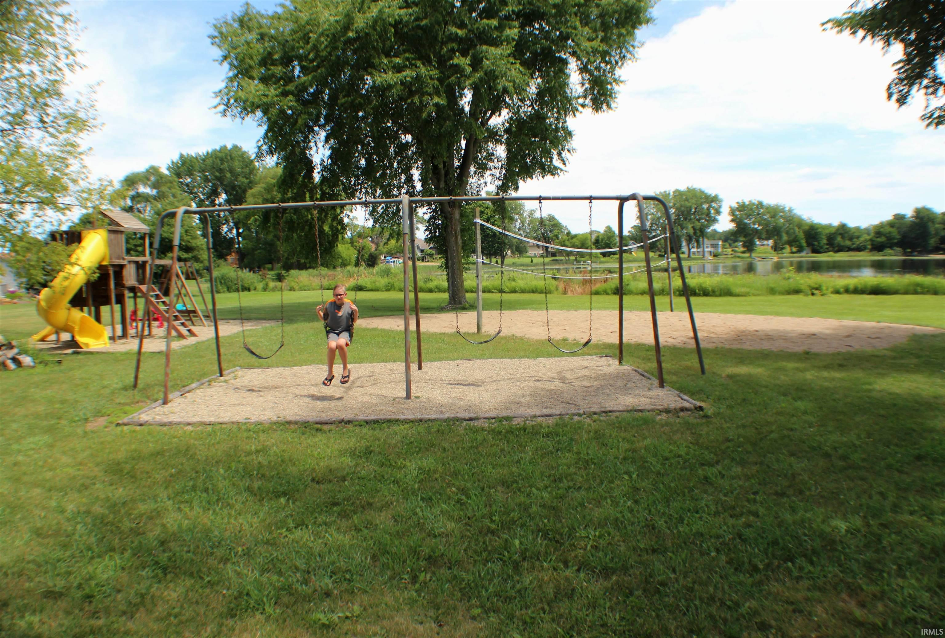 Photo 9 of 4140 Woodland Ct