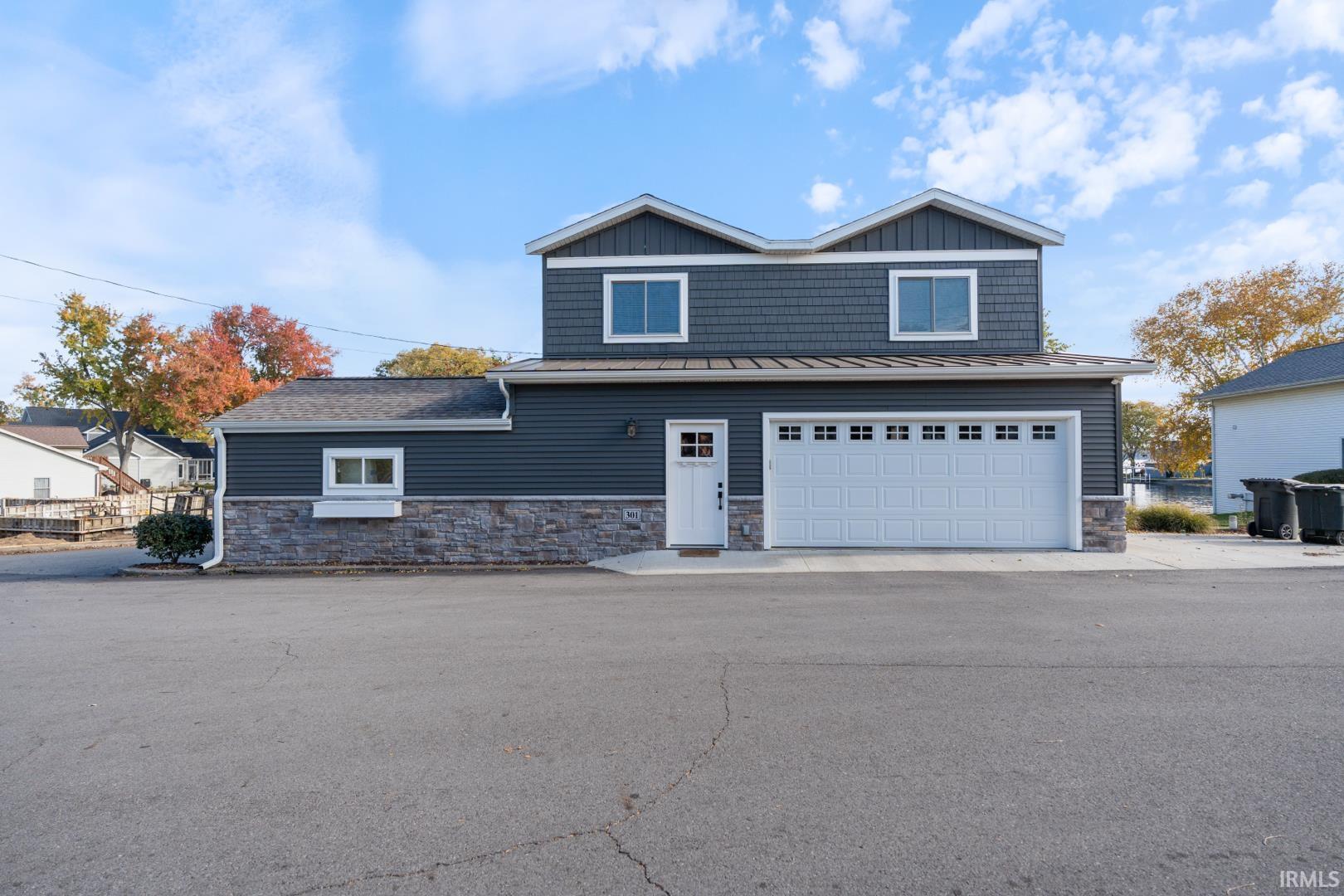 Photo 2 of 301 S MULBERRY