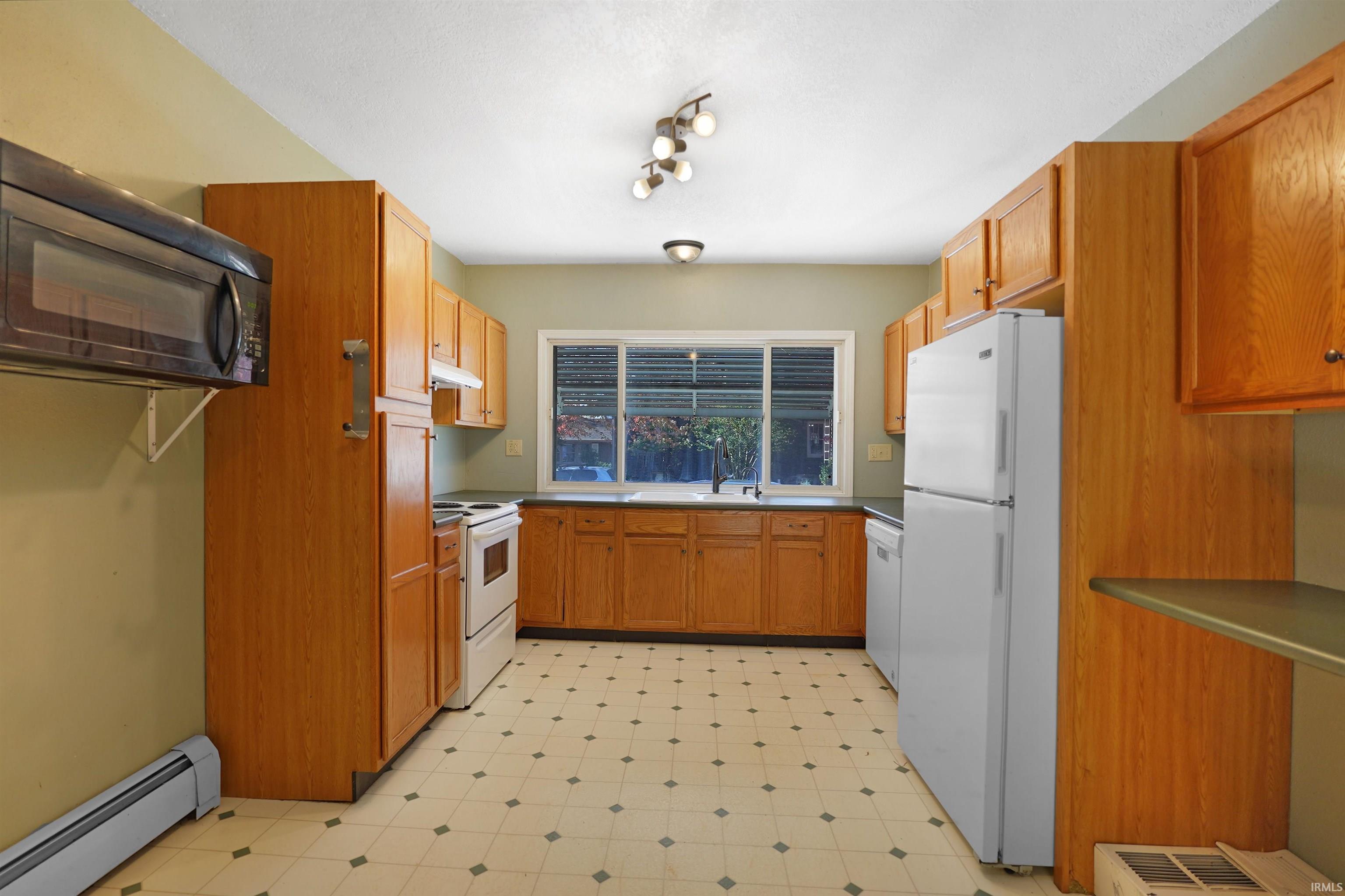 Photo 7 of 202 E Main Street