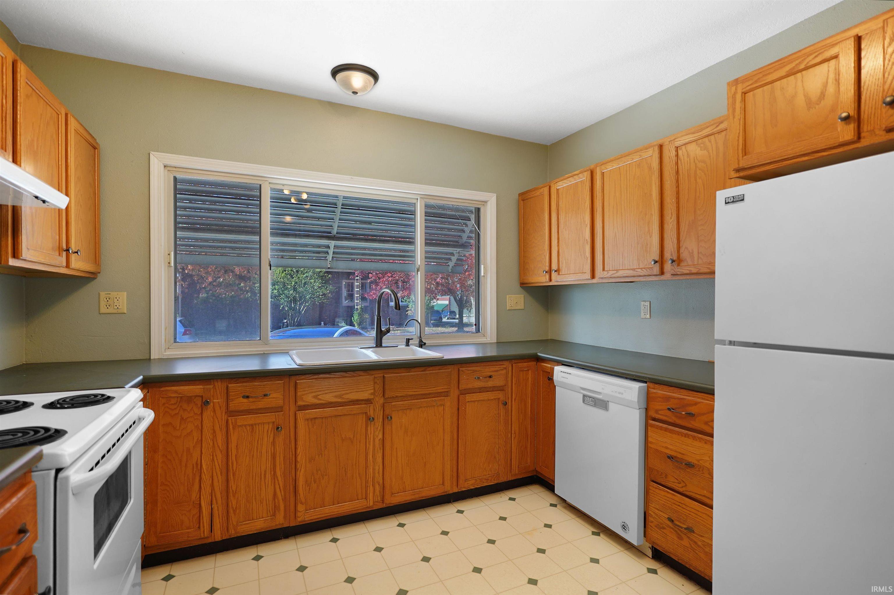 Photo 9 of 202 E Main Street