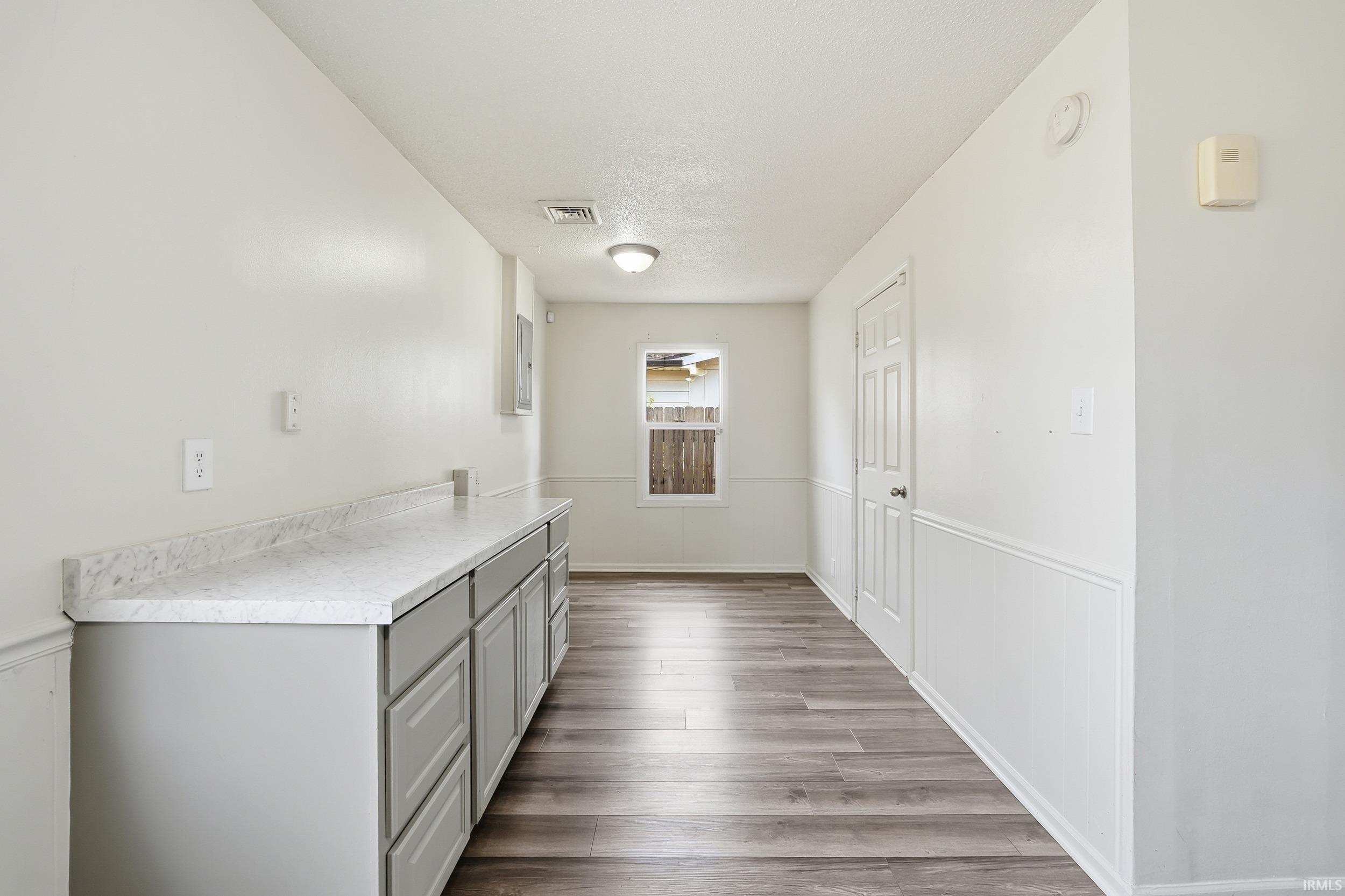 Photo 10 of 1107 Larch Lane