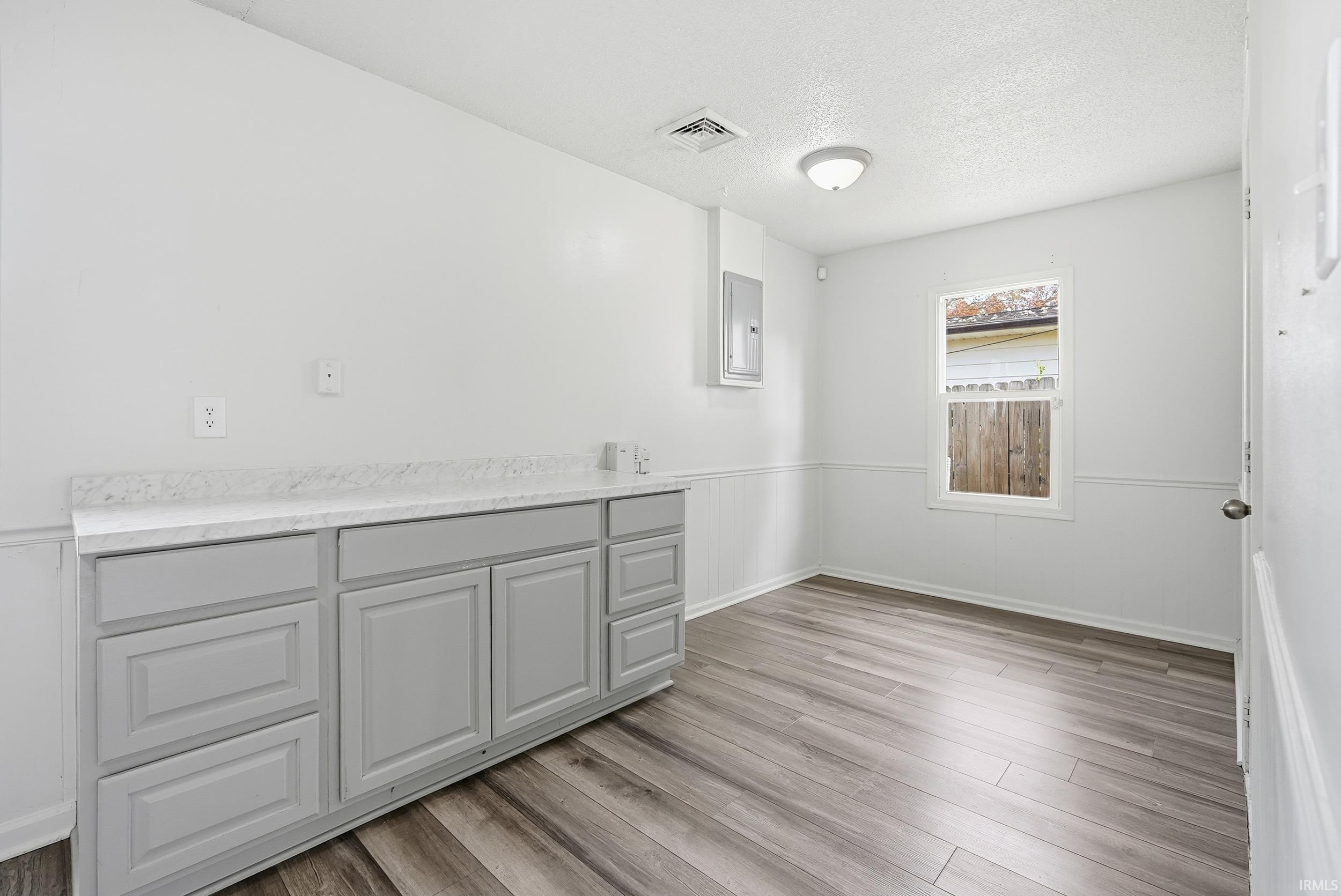 Photo 11 of 1107 Larch Lane