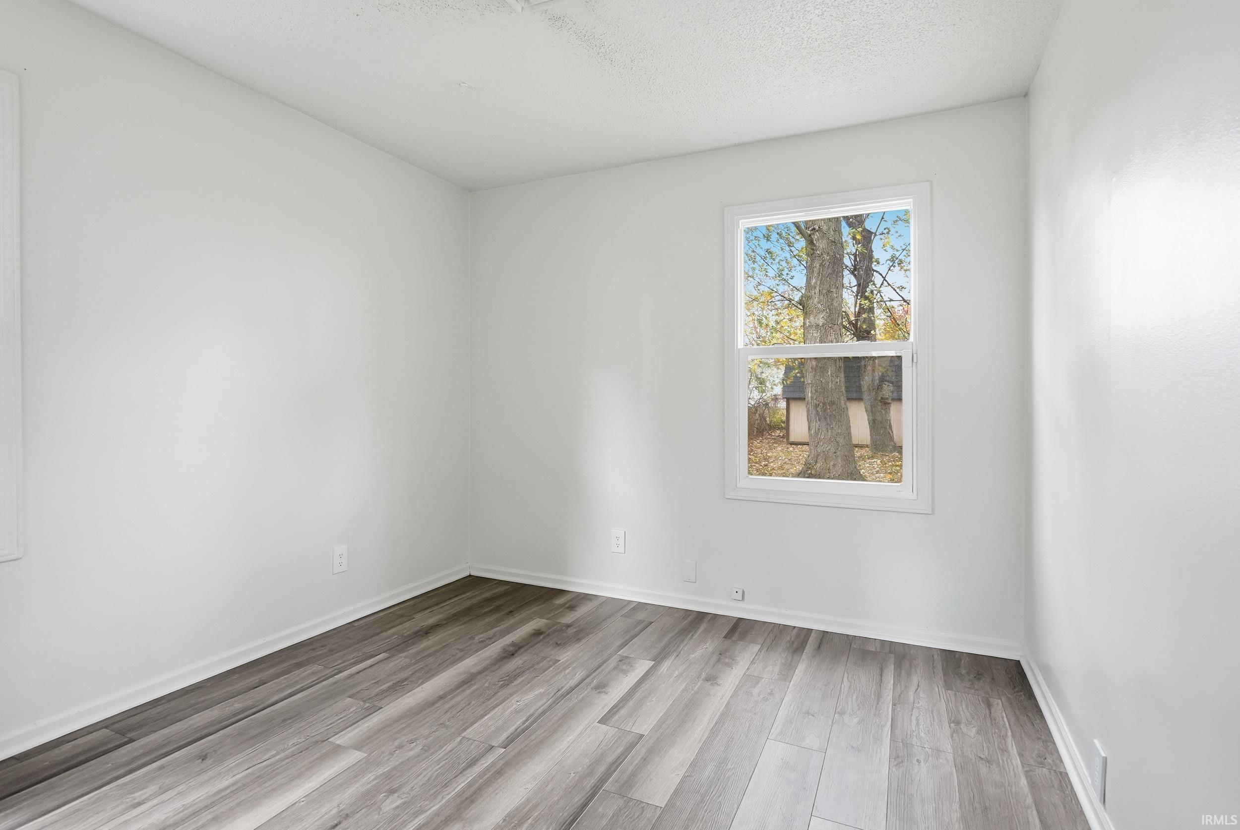 Photo 16 of 1107 Larch Lane