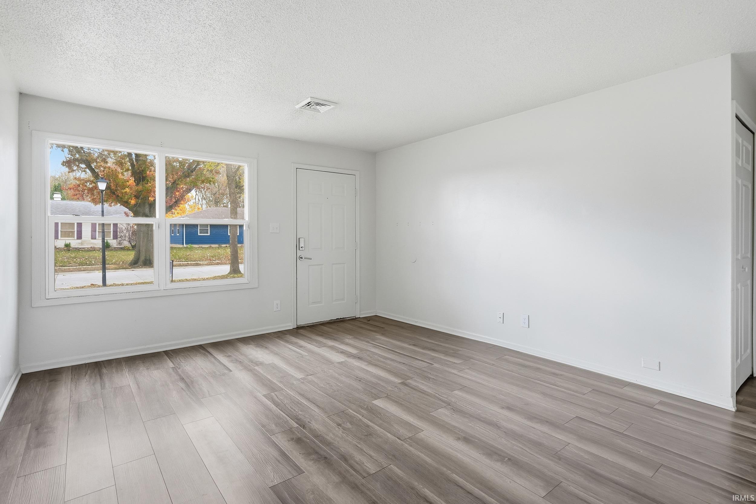 Photo 3 of 1107 Larch Lane