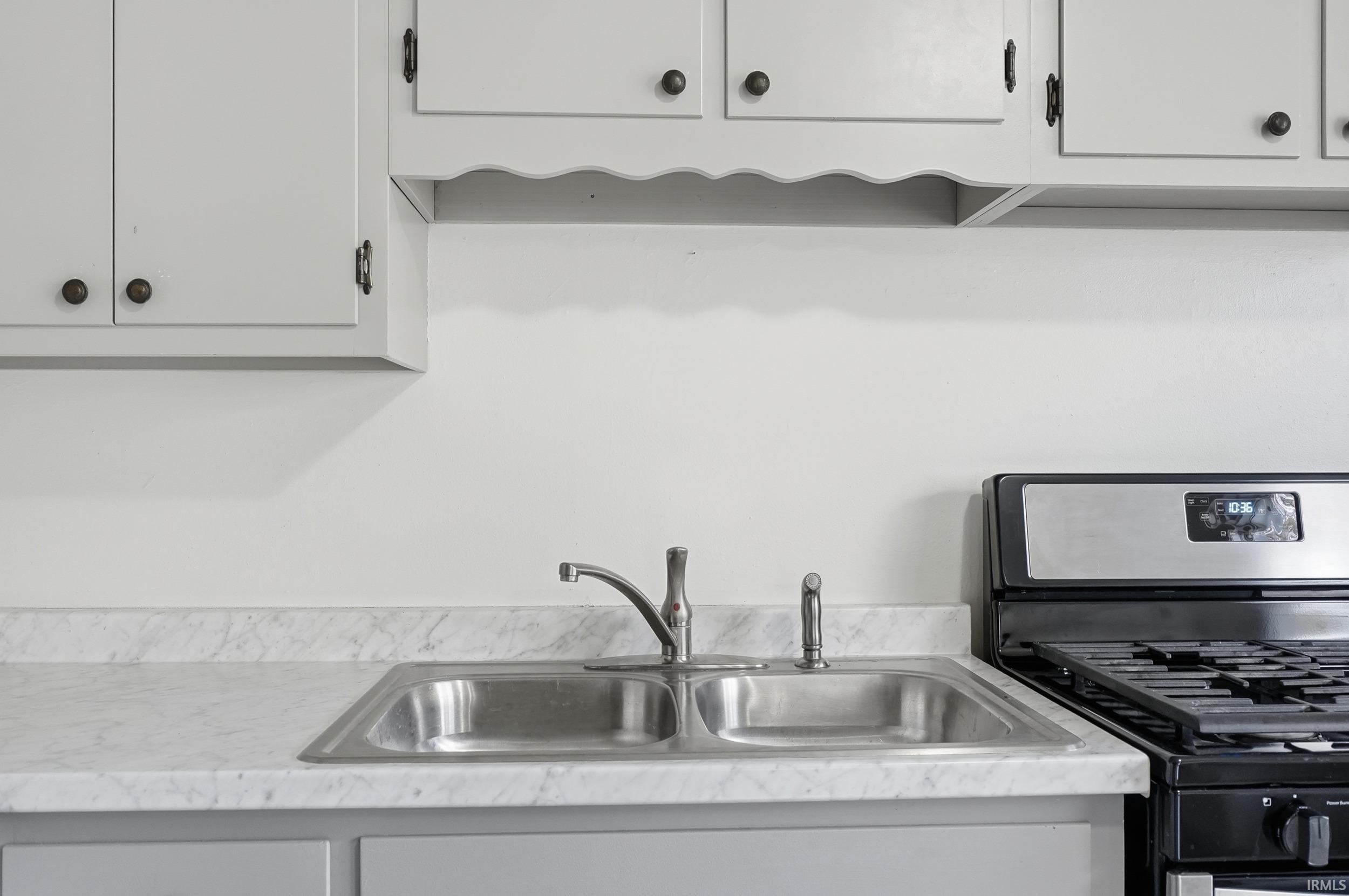 Photo 7 of 1107 Larch Lane