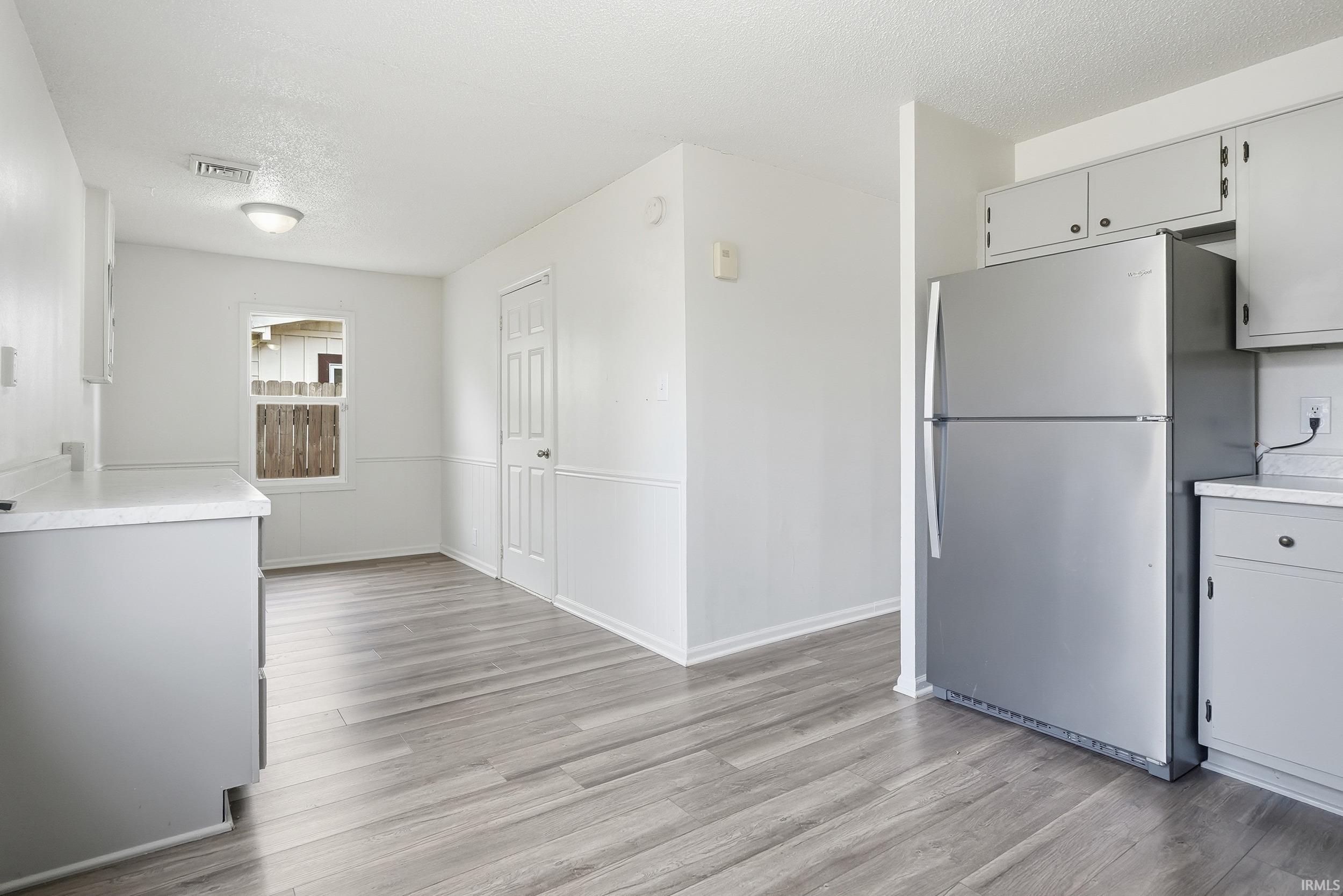 Photo 9 of 1107 Larch Lane