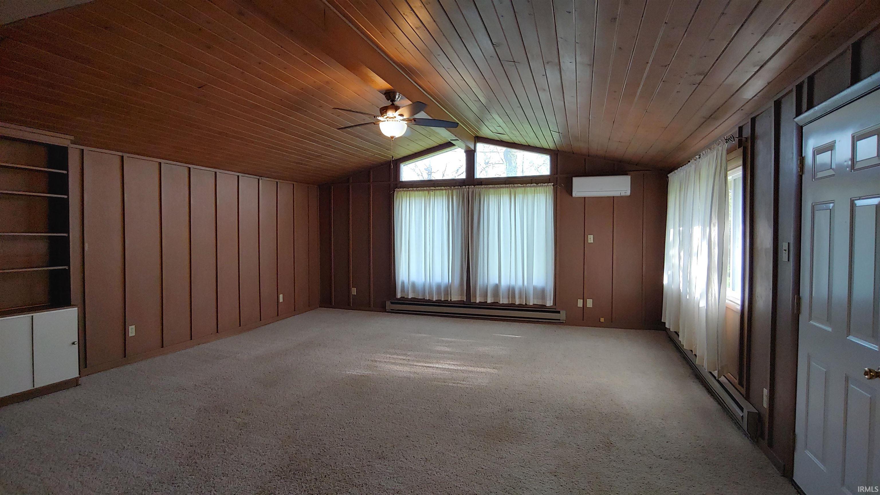 Photo 11 of 217 W WASHINGTON CENTER Road