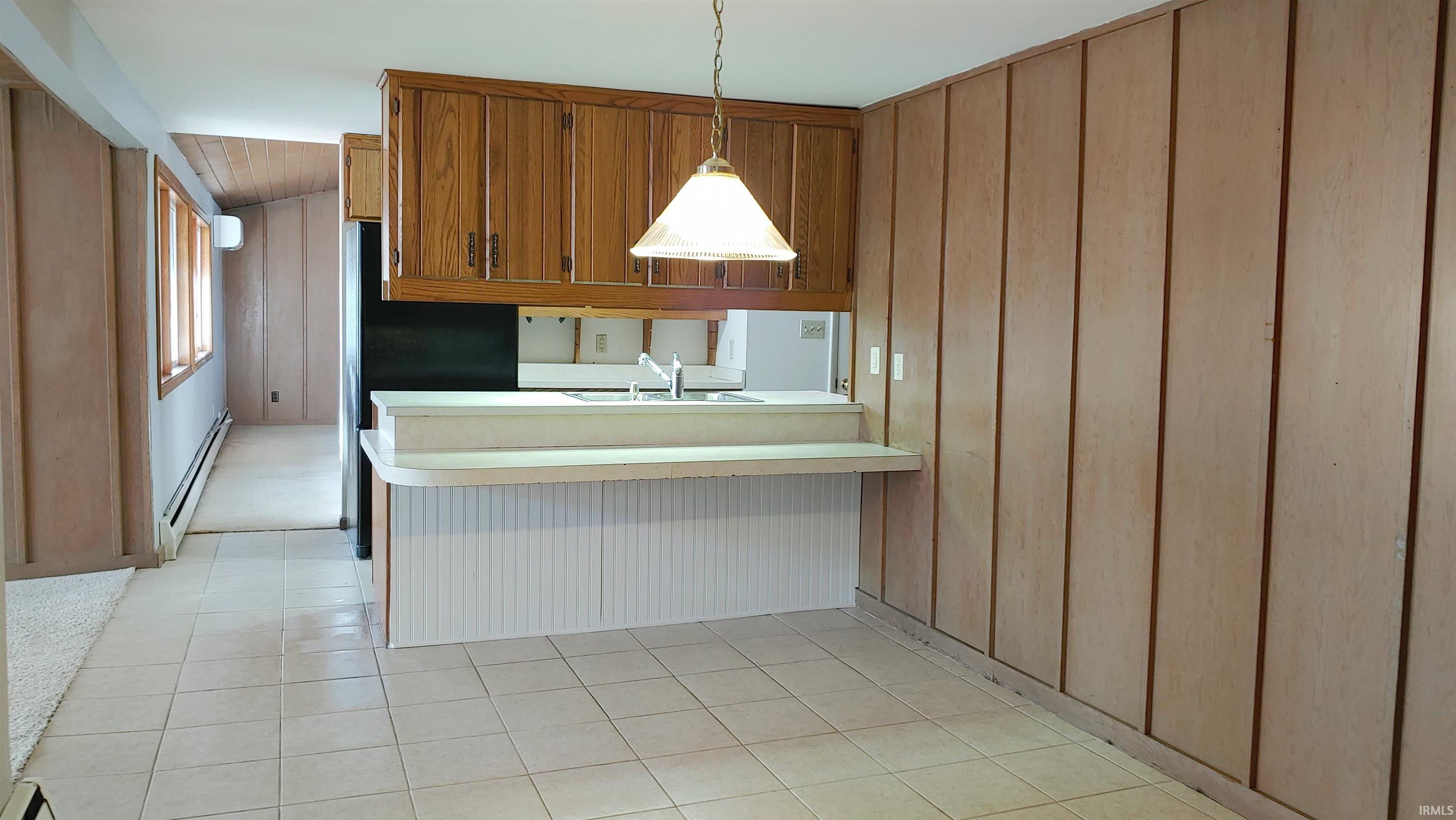 Dining room with breakfast bar