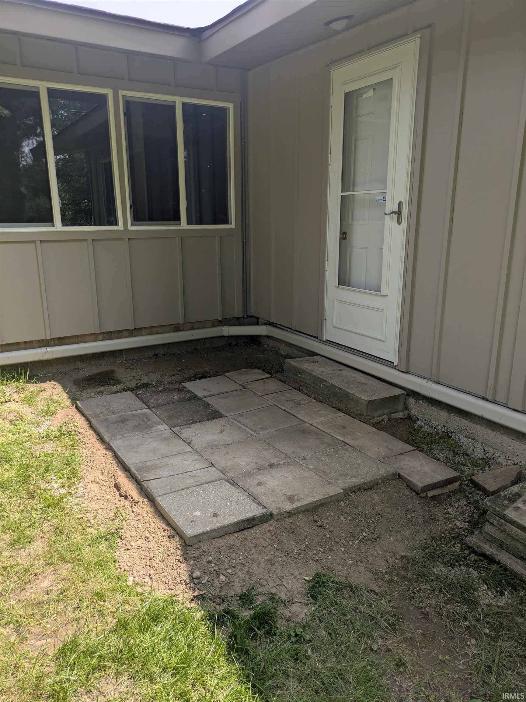 Photo 24 of 217 W WASHINGTON CENTER Road