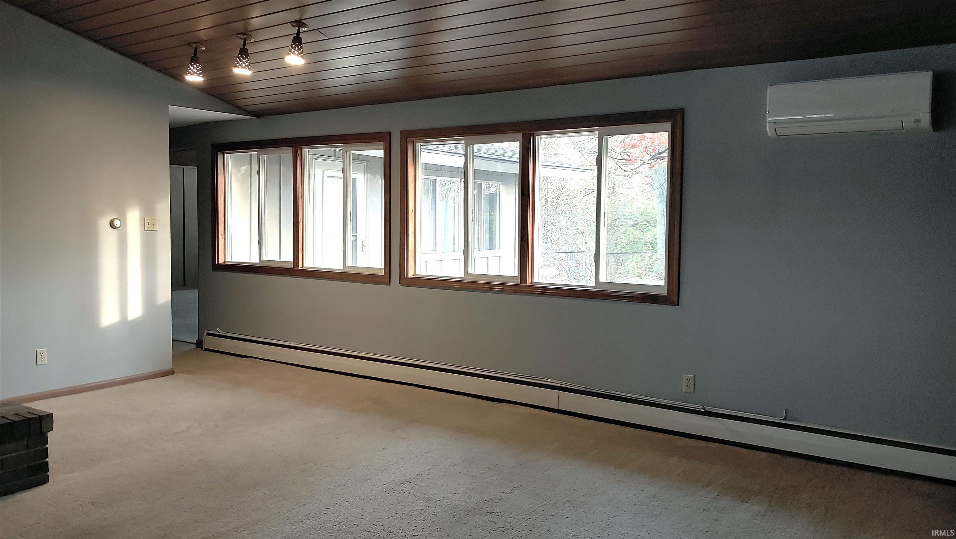 Photo 3 of 217 W WASHINGTON CENTER Road