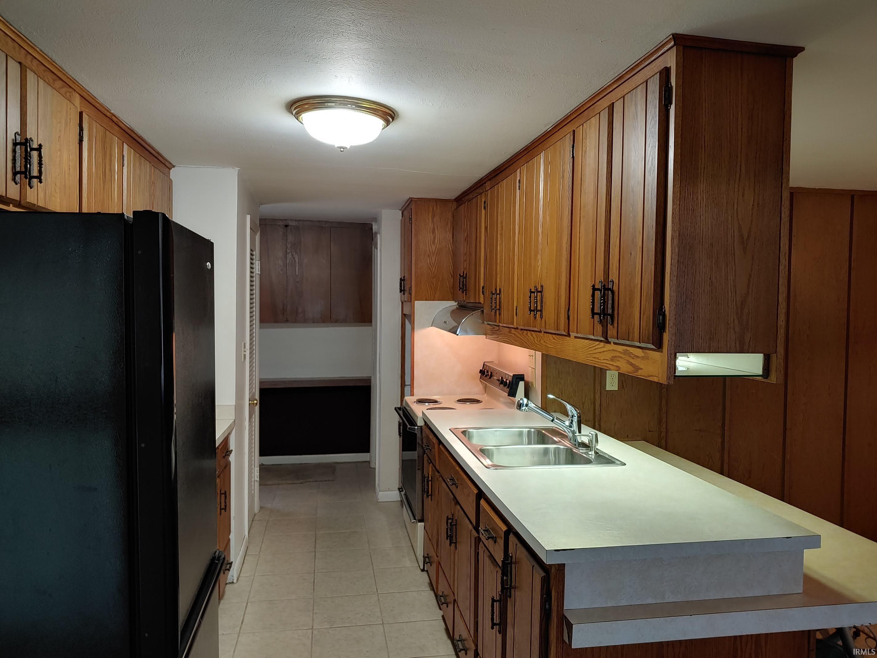 Photo 6 of 217 W WASHINGTON CENTER Road